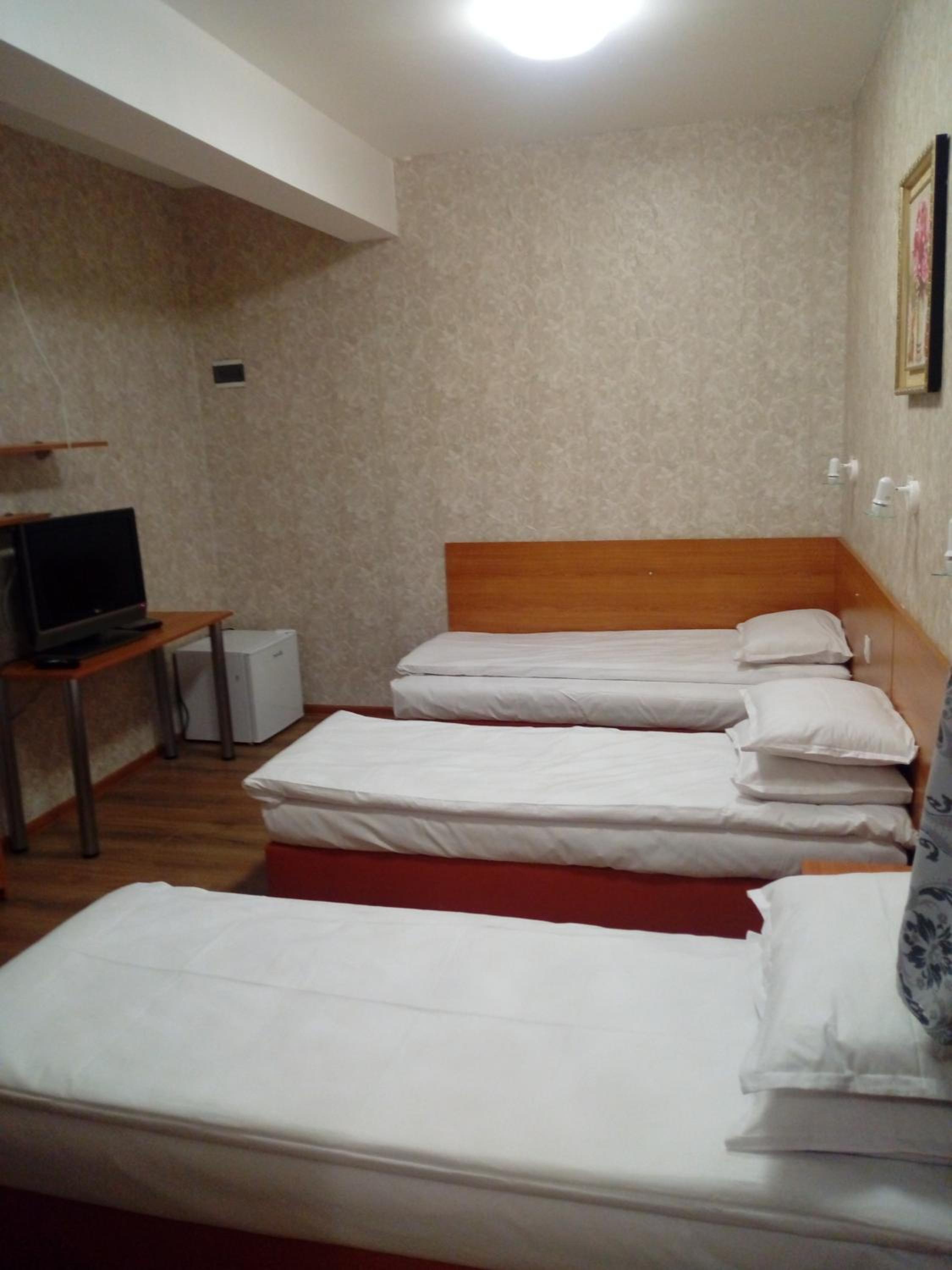 Standard Triple Room - Photo 3