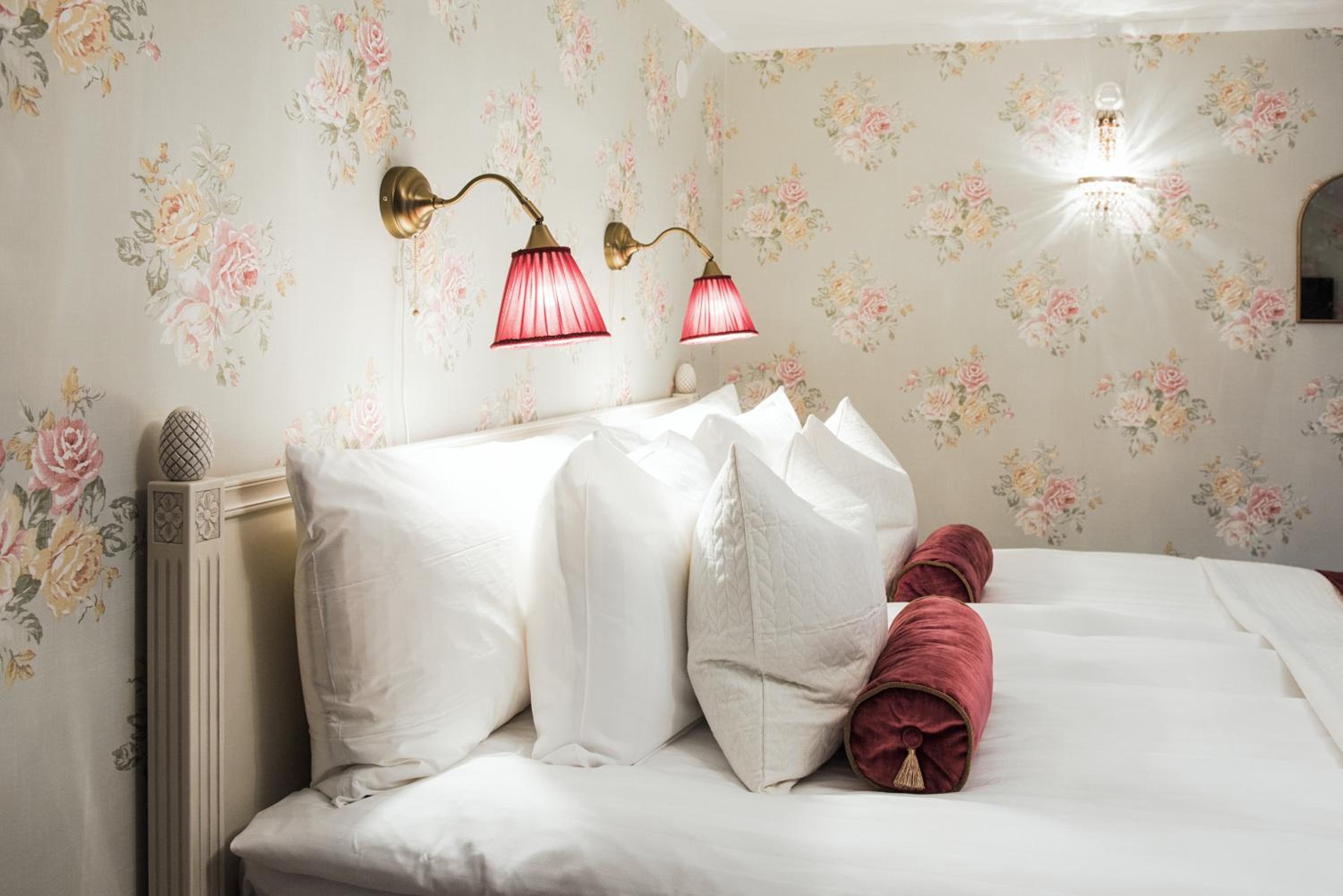 Deluxe Double Room with Bath photo 1