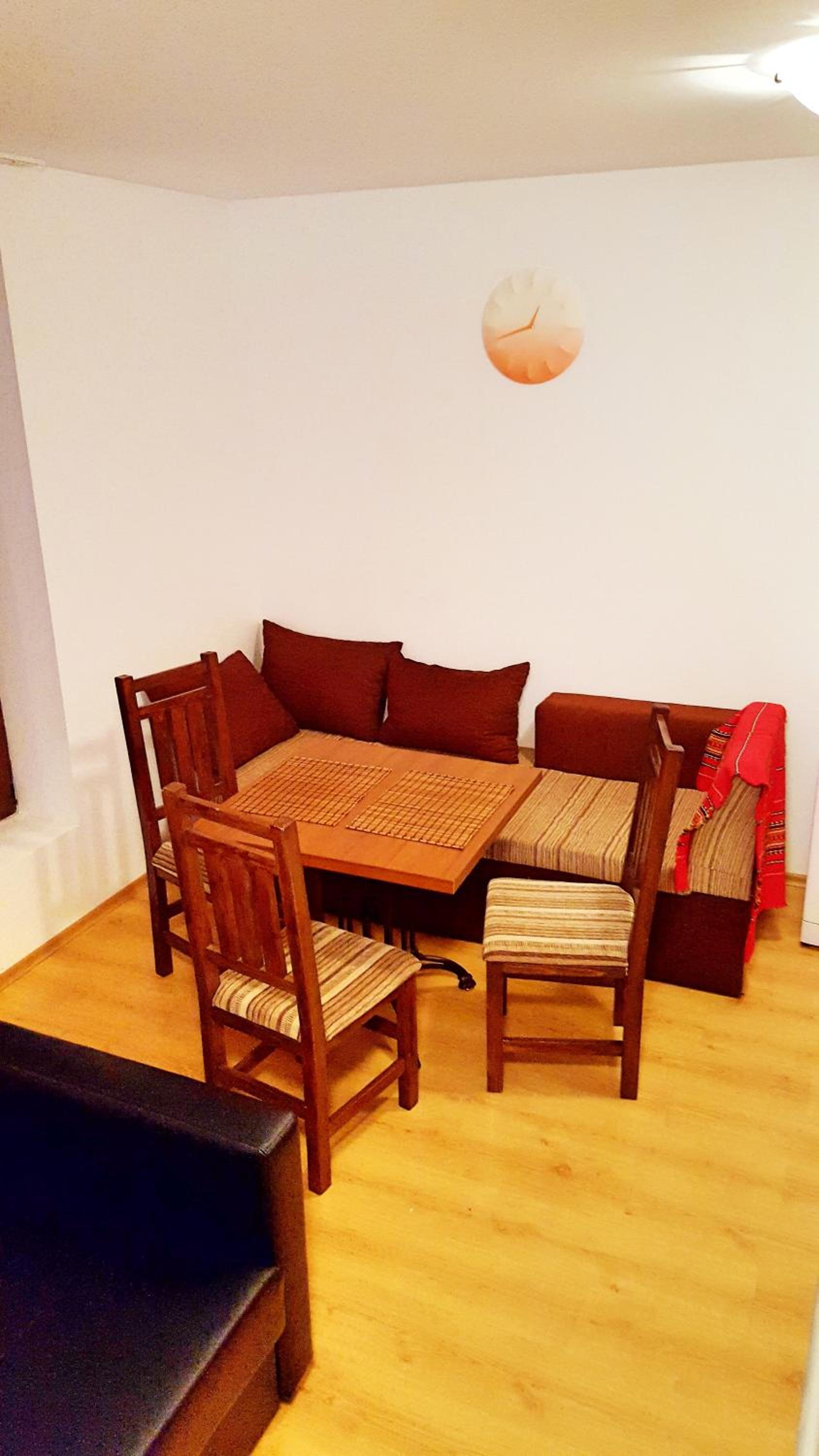Apartment with Mountain View - Photo 2