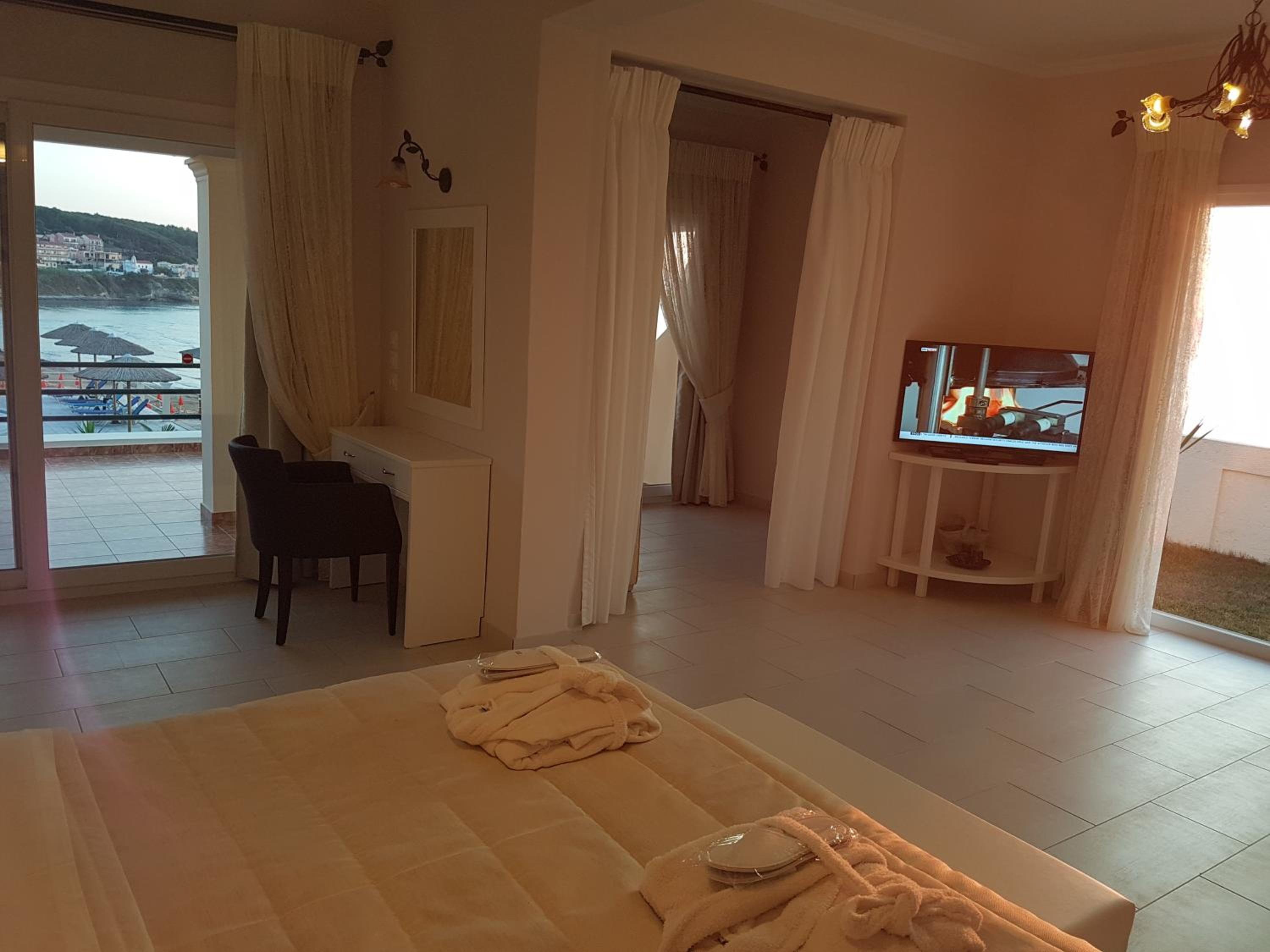 Suite with Private Pool photo 2