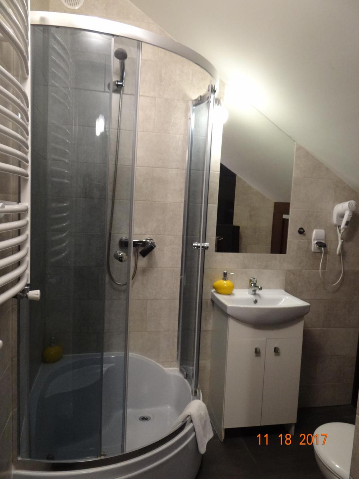 Quadruple Room - Photo 8