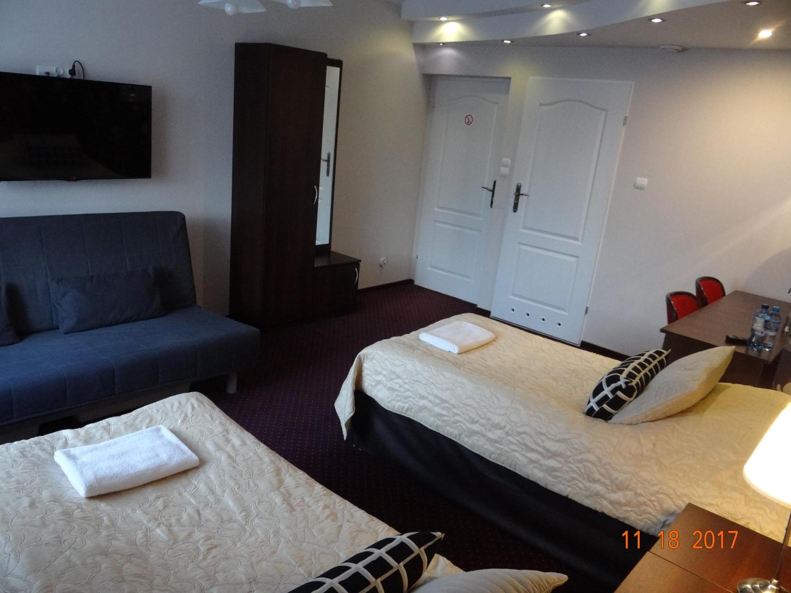 Quadruple Room - Photo 11