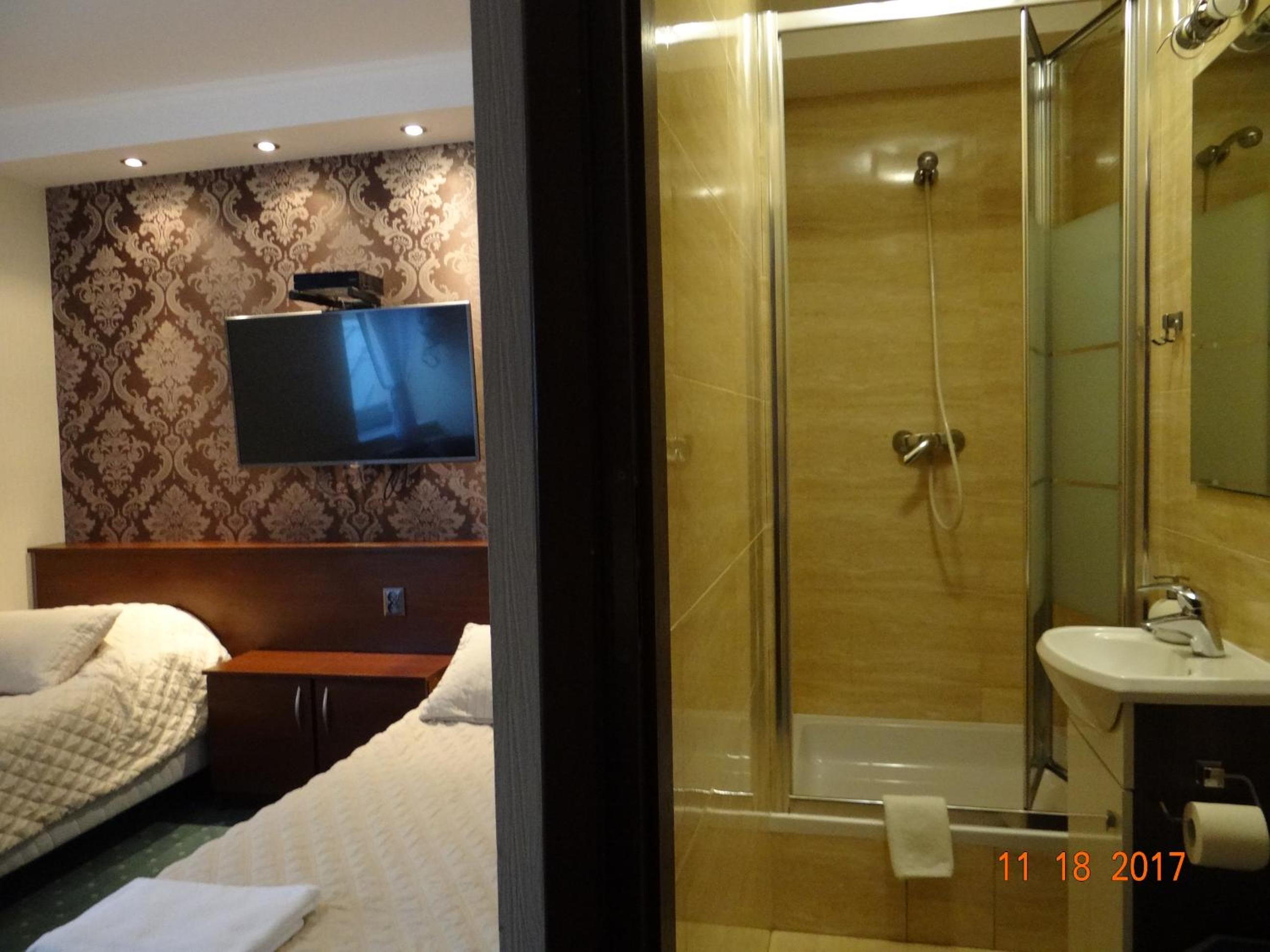 Double Room - Photo 9