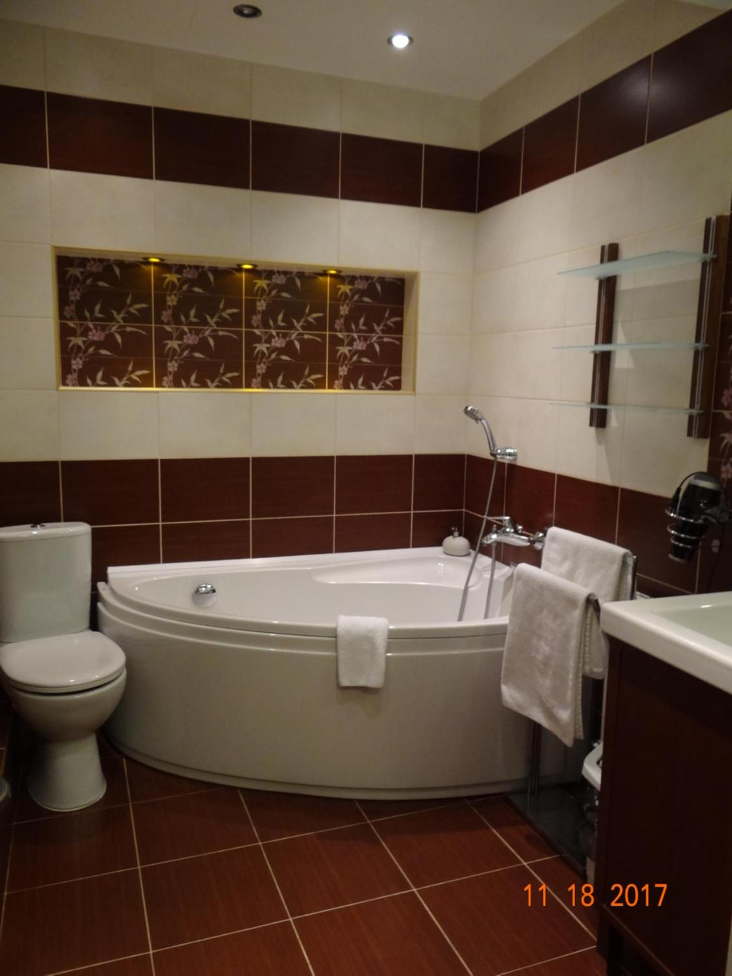 Deluxe Queen Room - Photo 8