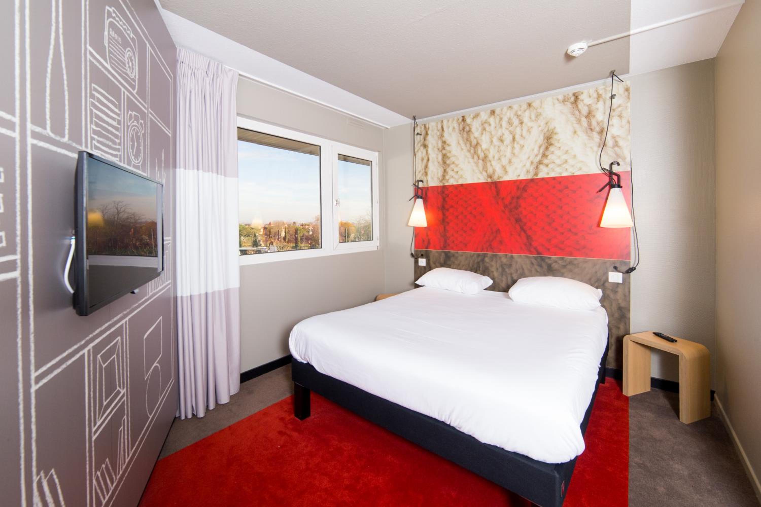 Standard Room with One Double Bed and One Sofa