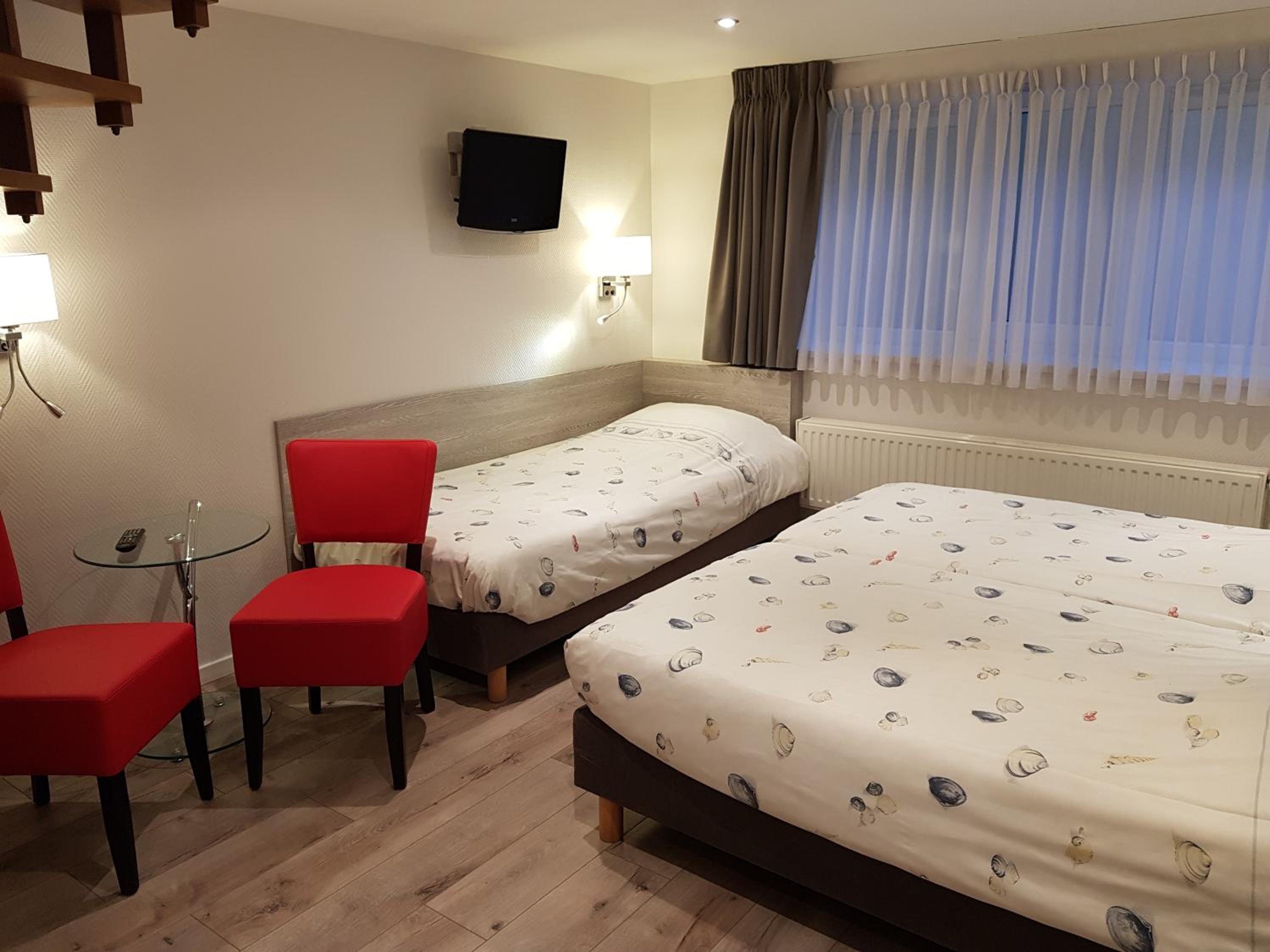 Quintuple Room (3 Adults + 2 Children) photo 1