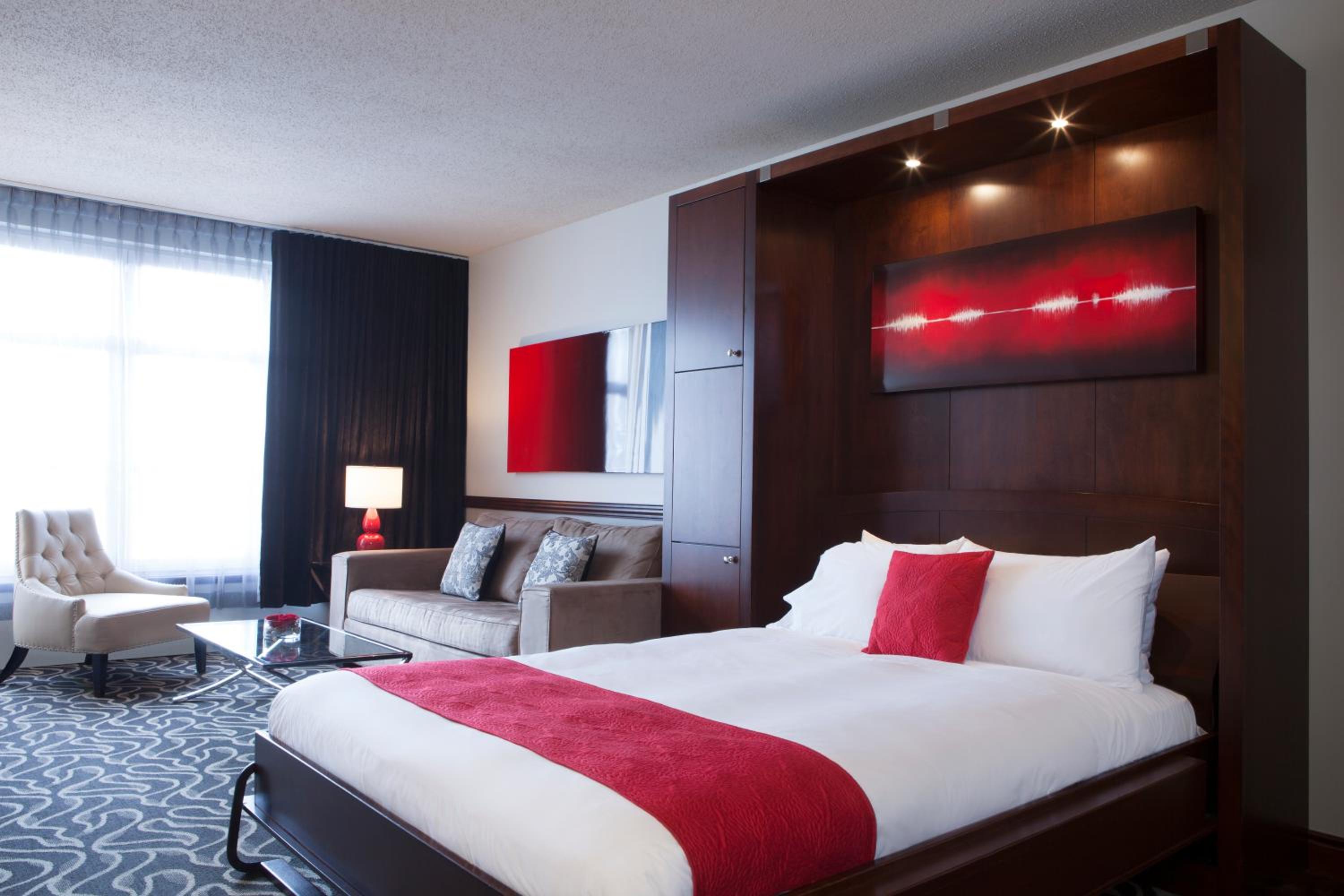 Deluxe Queen Room with Two Queen Beds photo 2