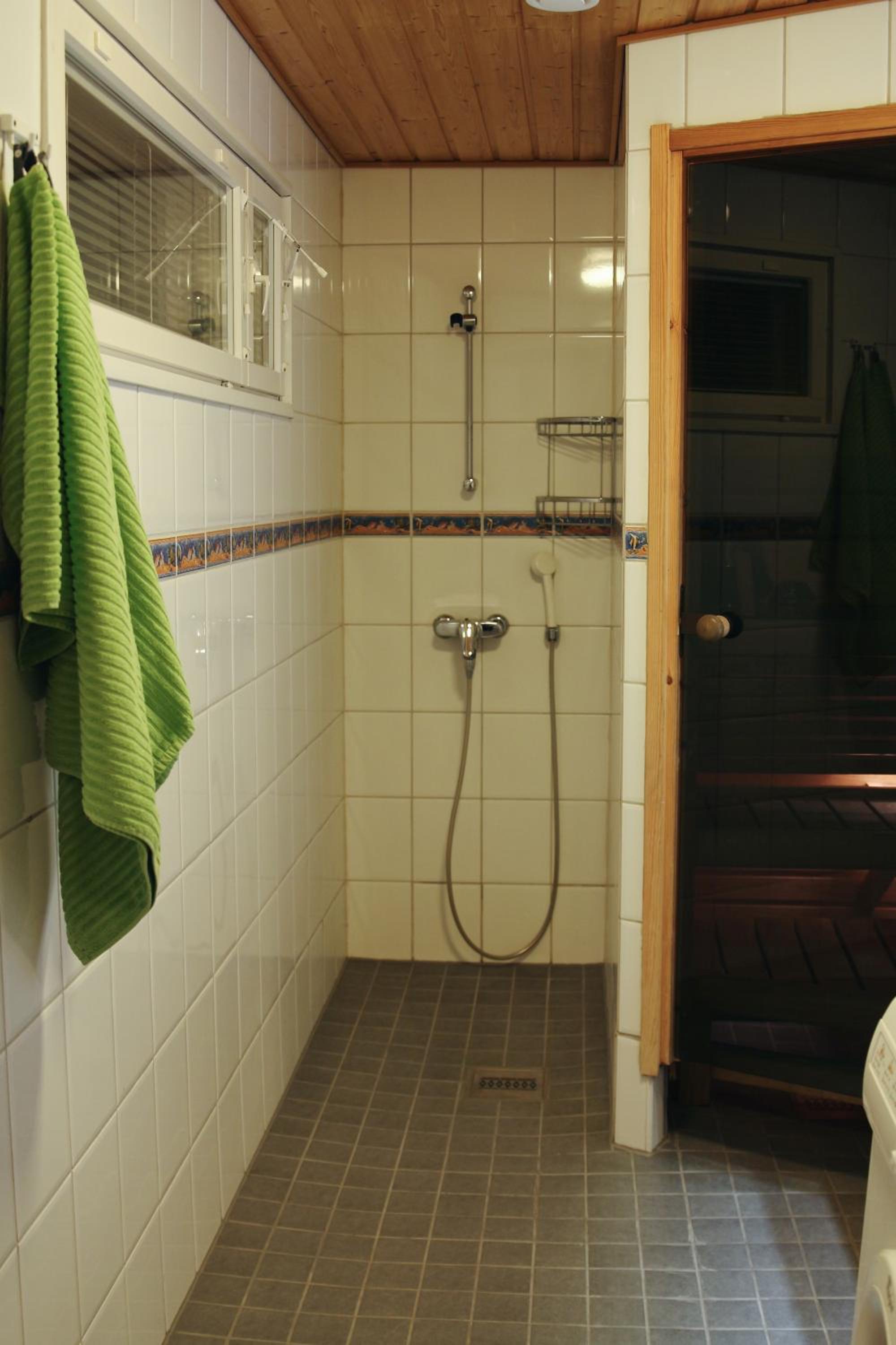 Three-Bedroom Apartment with Sauna - Photo 5