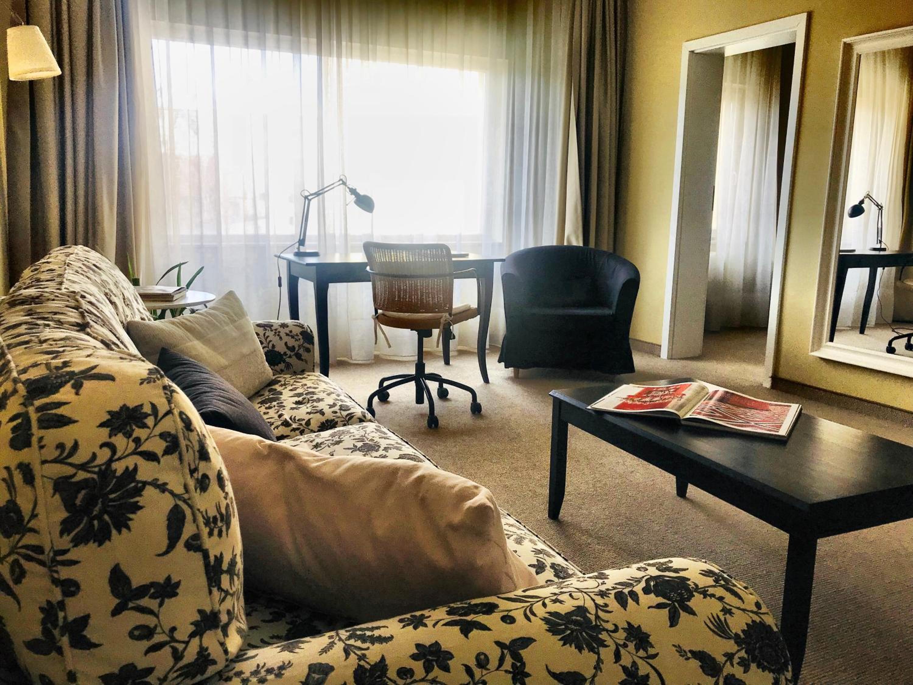 Suite - Photo 1