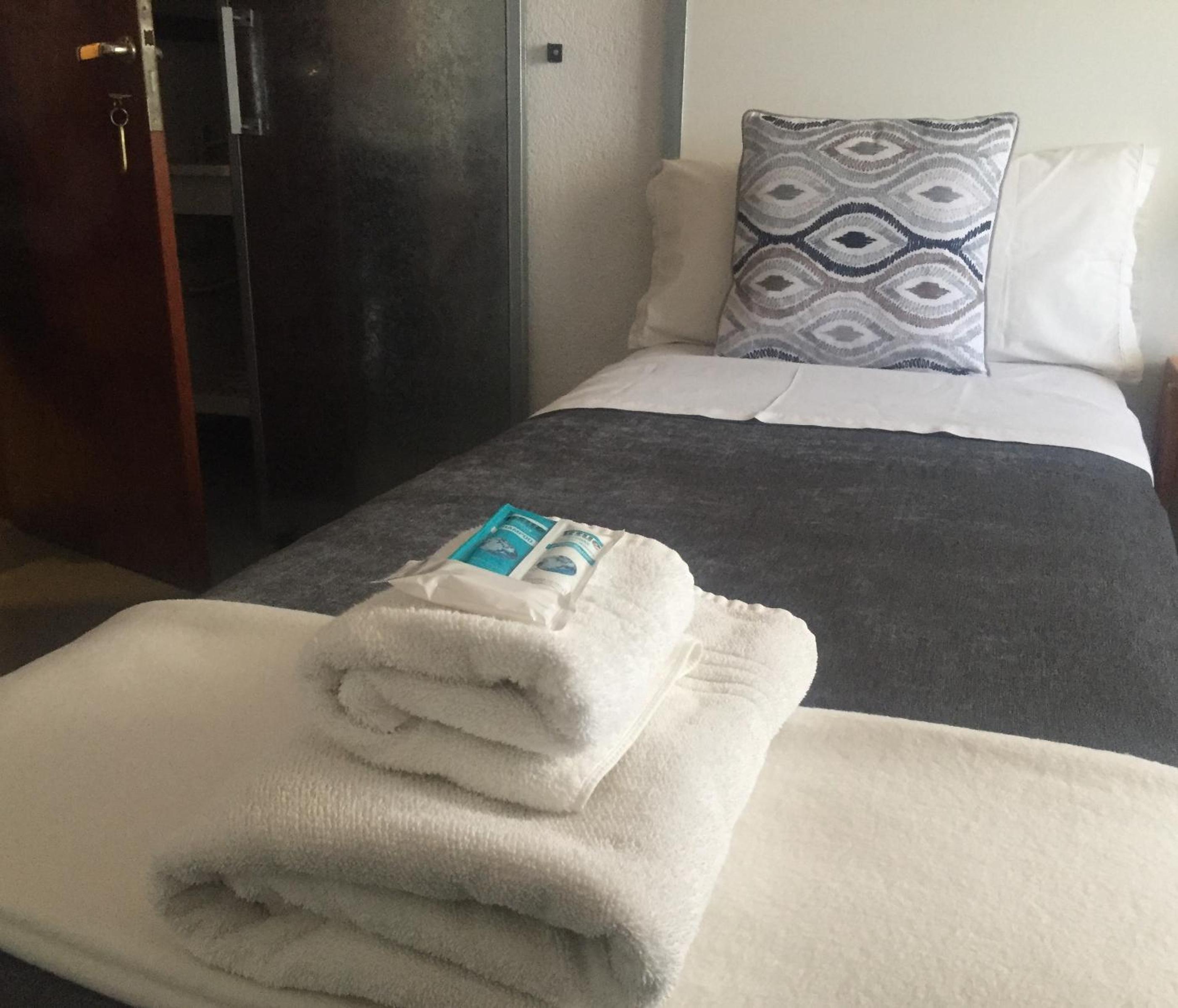 Budget Twin Room photo 3