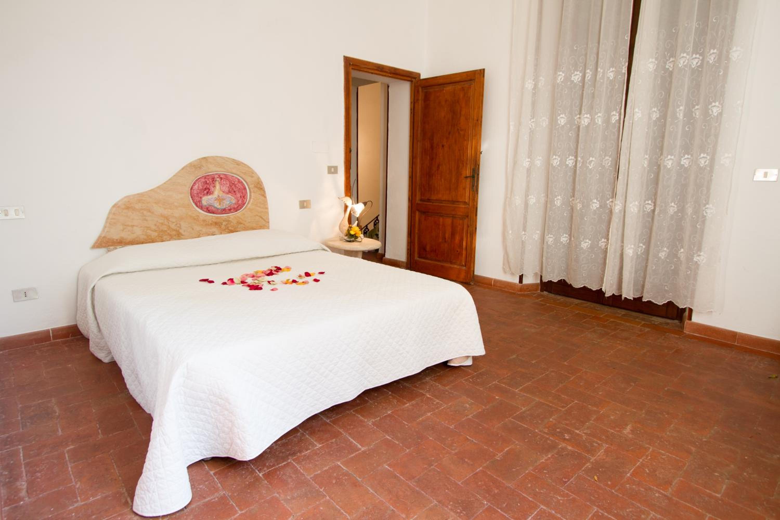 Three-Bedroom Villa photo 2