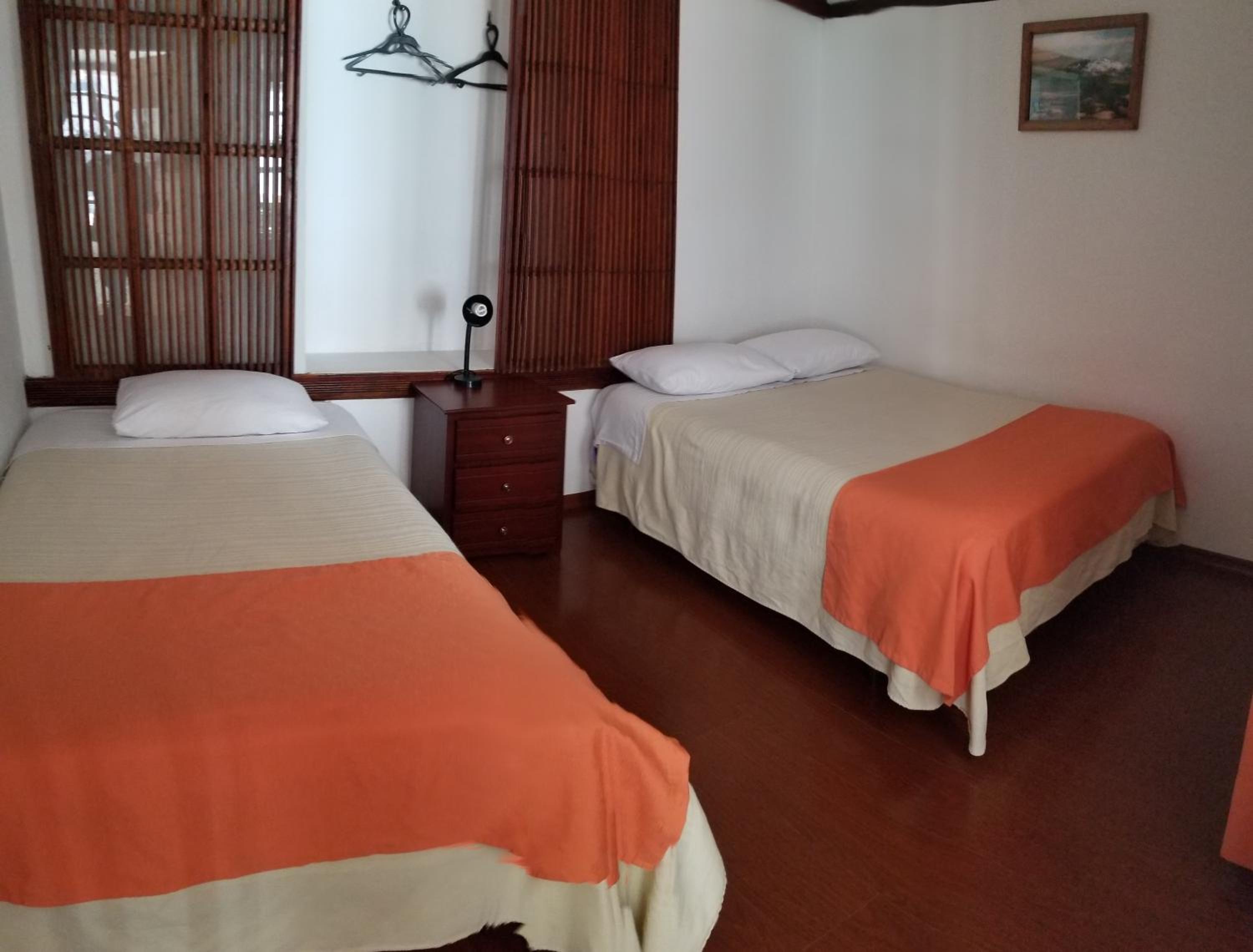 Twin Room with Private Bathroom photo 2