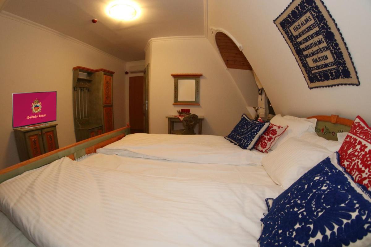 Triple Room with Bathroom photo 2