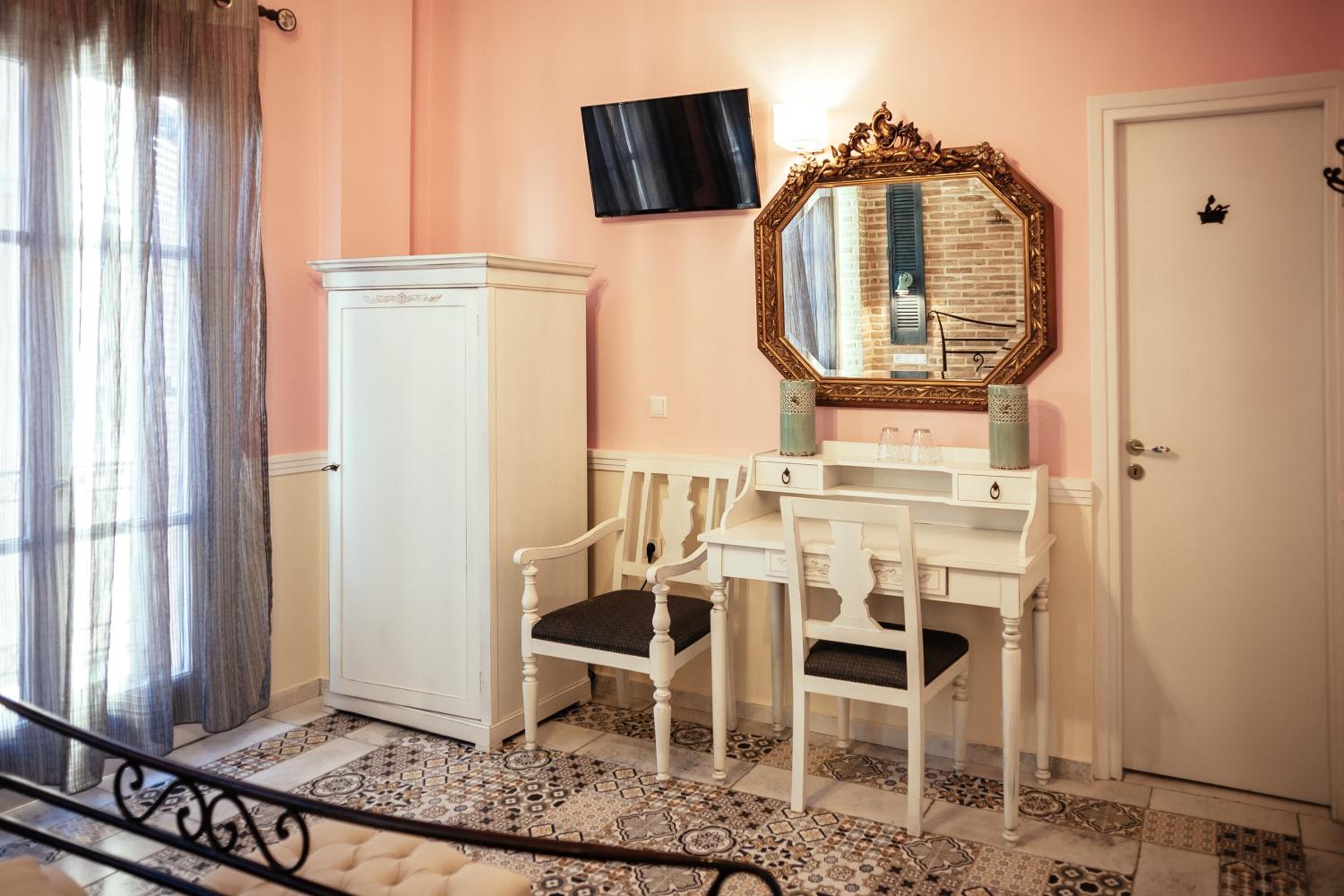 Standard Double Room with City View- Building B - Photo 26