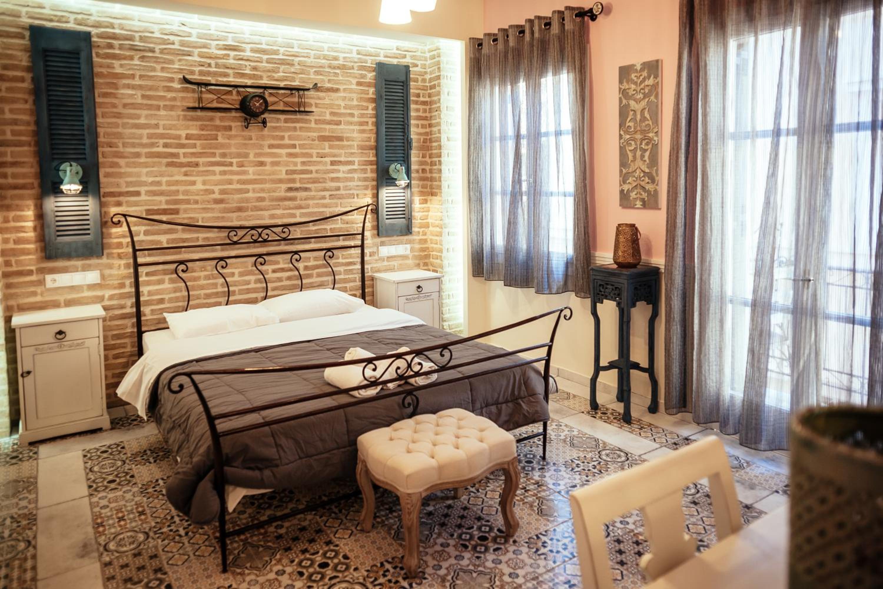 Standard Double Room with City View- Building B - Photo 19
