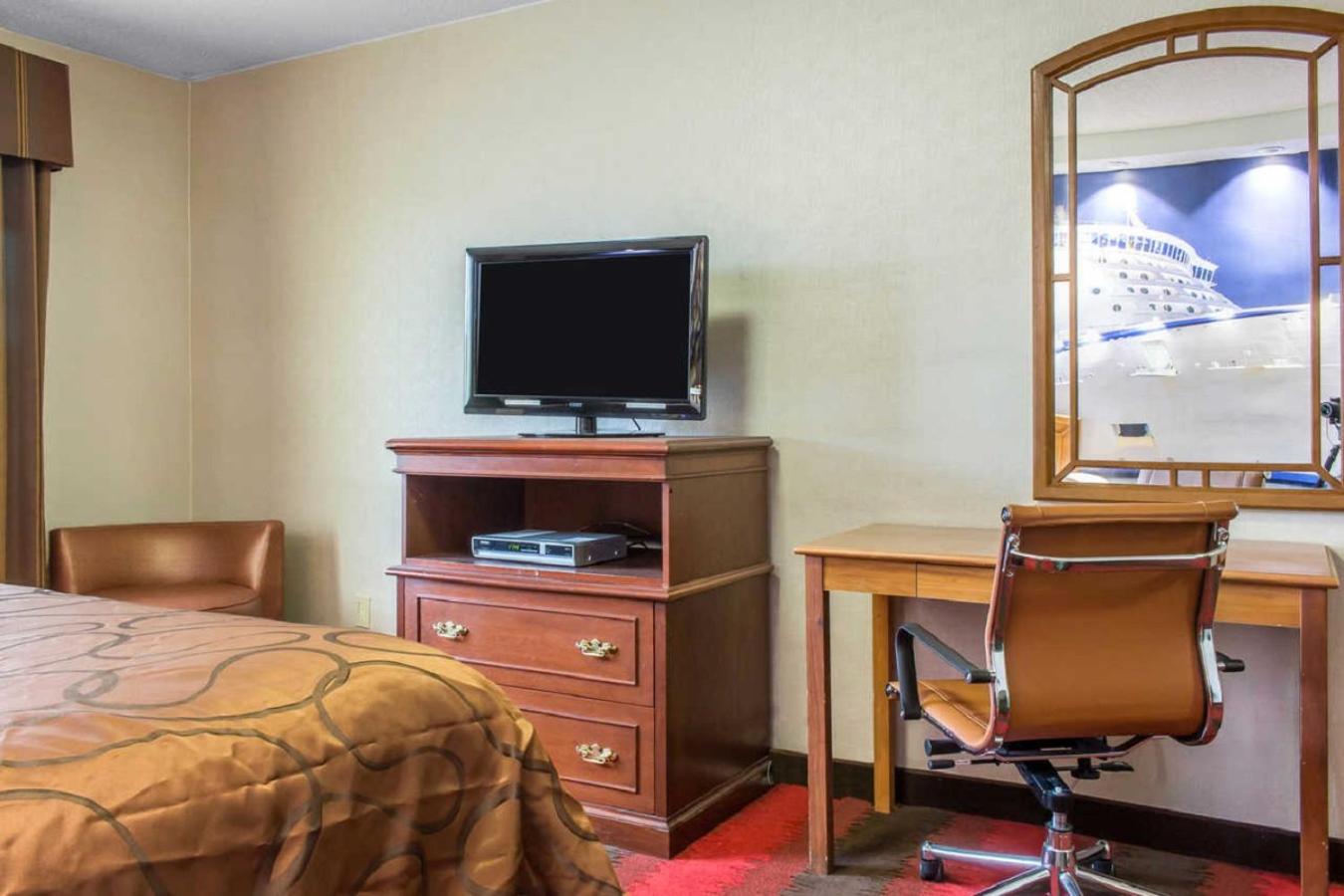 King Room - Non-Smoking - Photo 3