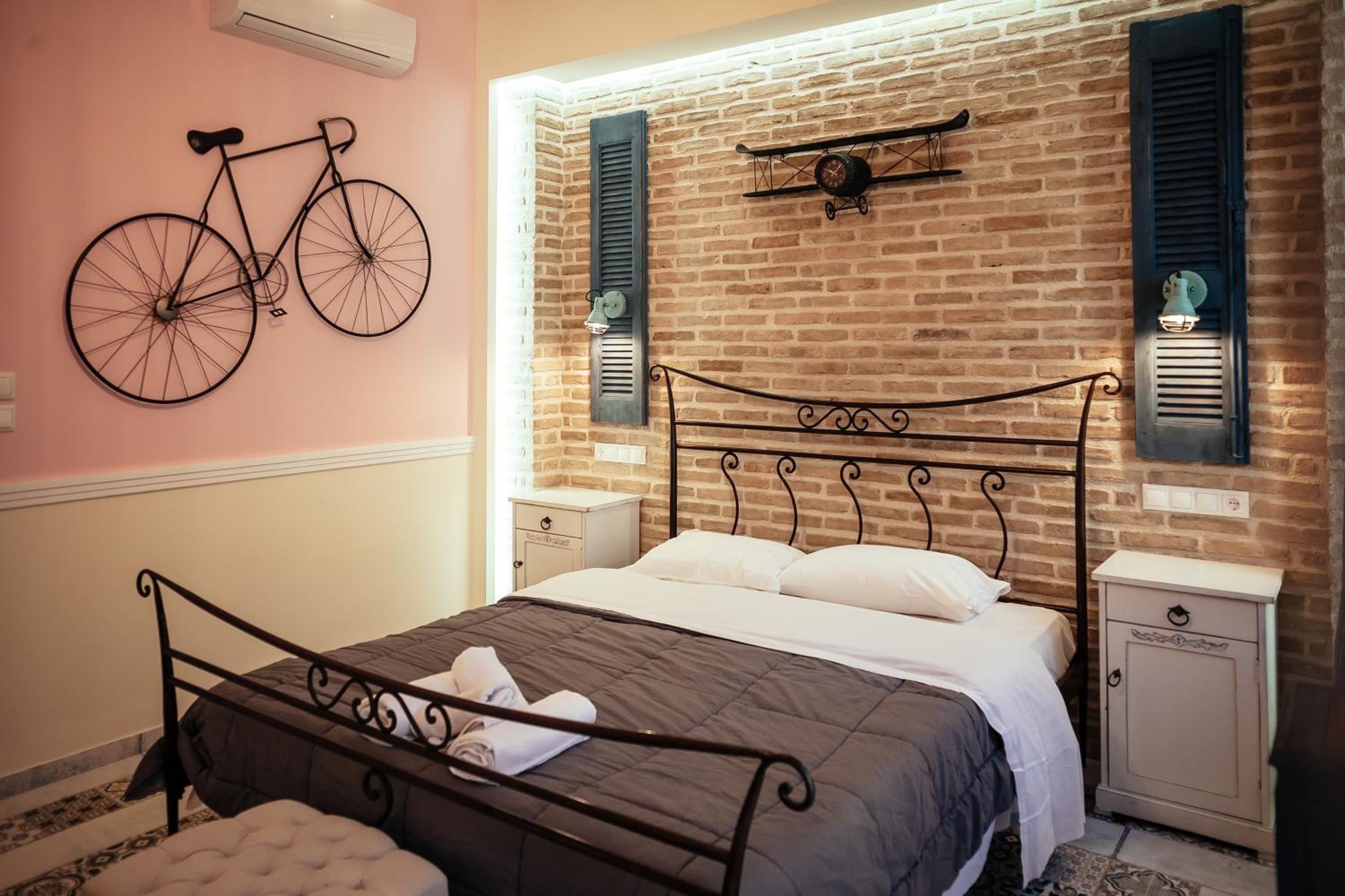 Standard Double Room with City View- Building B - Photo 13