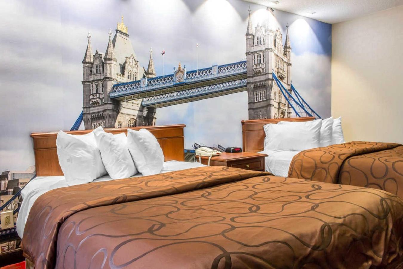 Queen Room with Two Queen Beds - Smoking - Photo 2