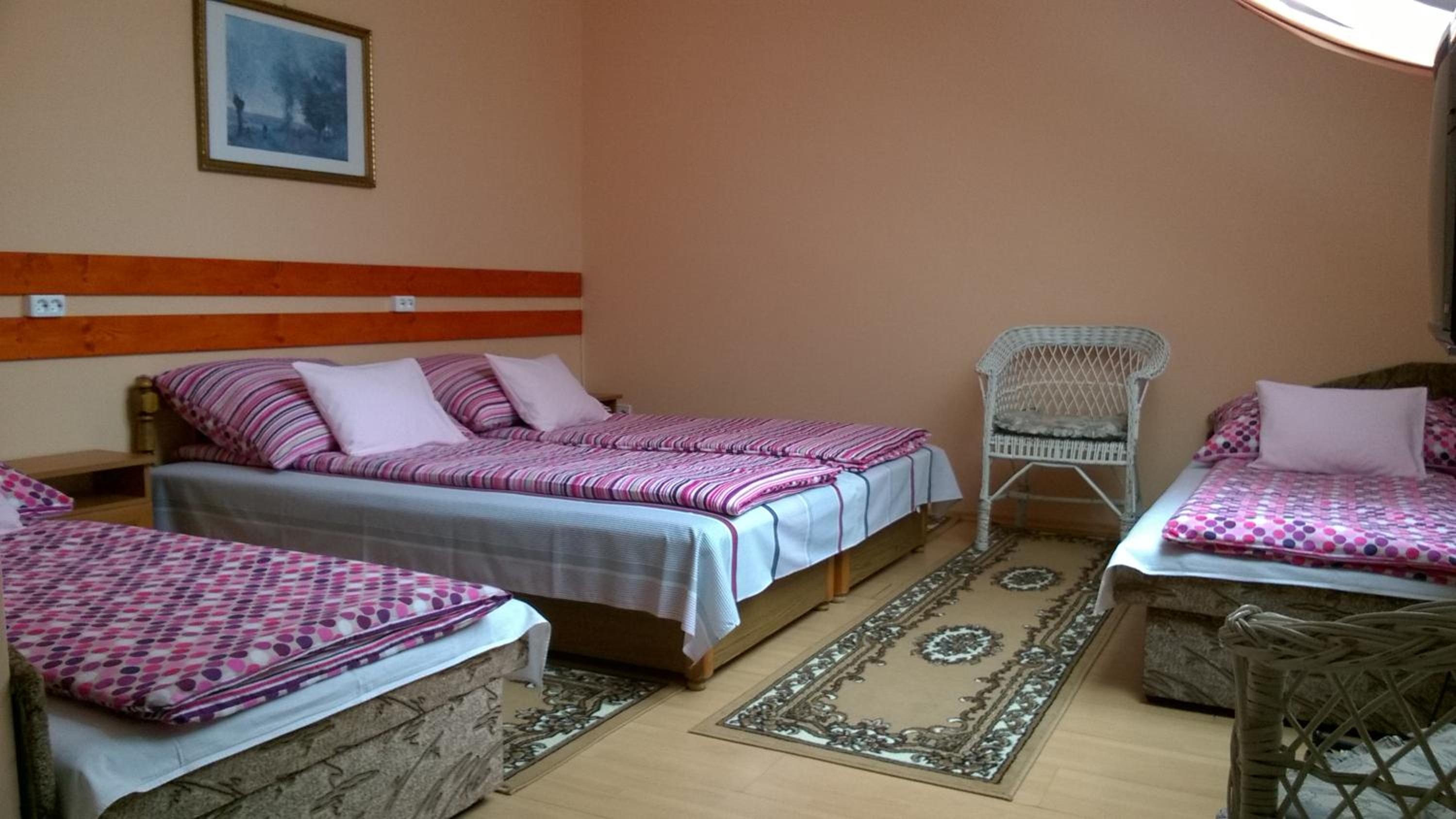 Quadruple Room with Private Bathroom photo 3