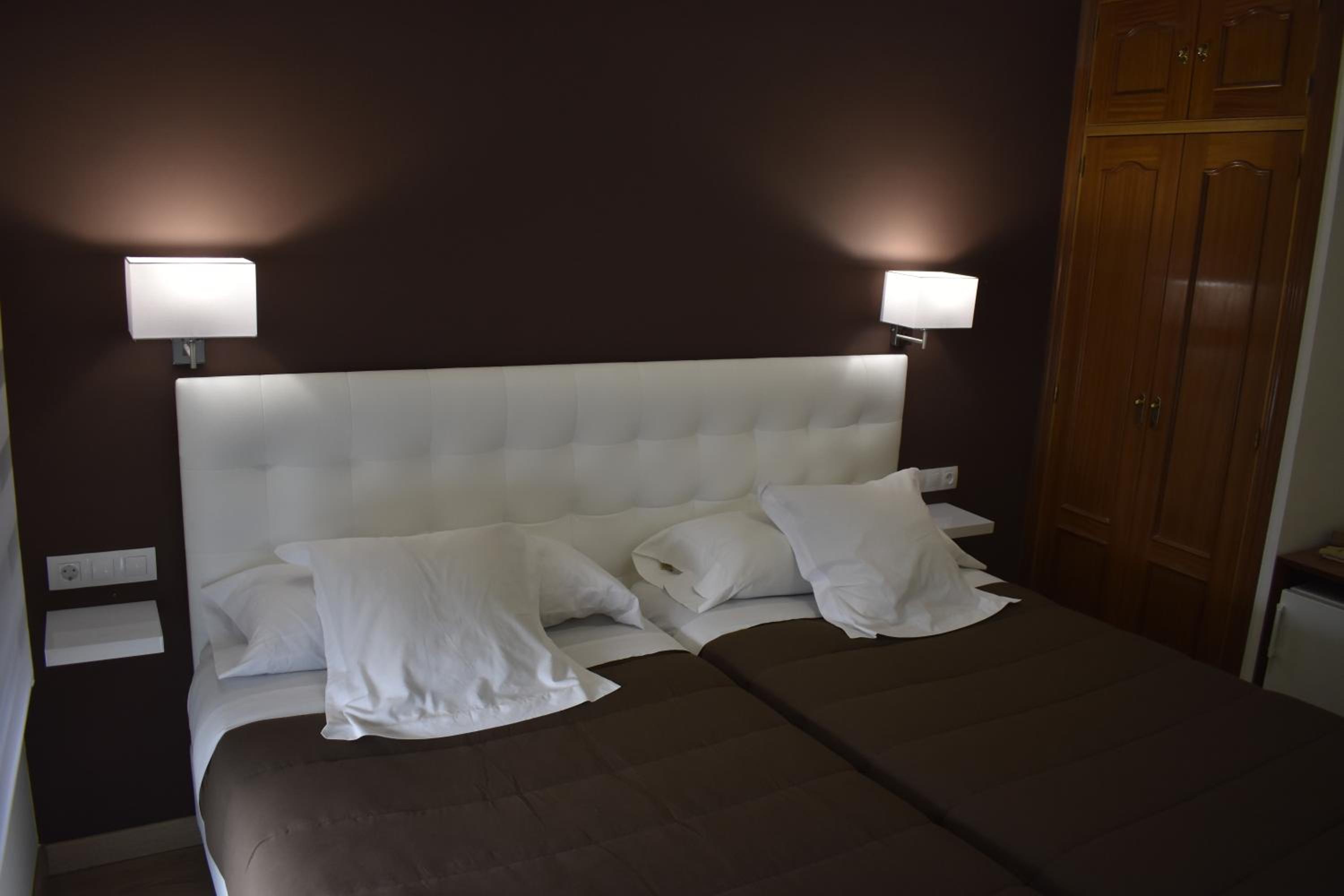 Double Room - Photo 8