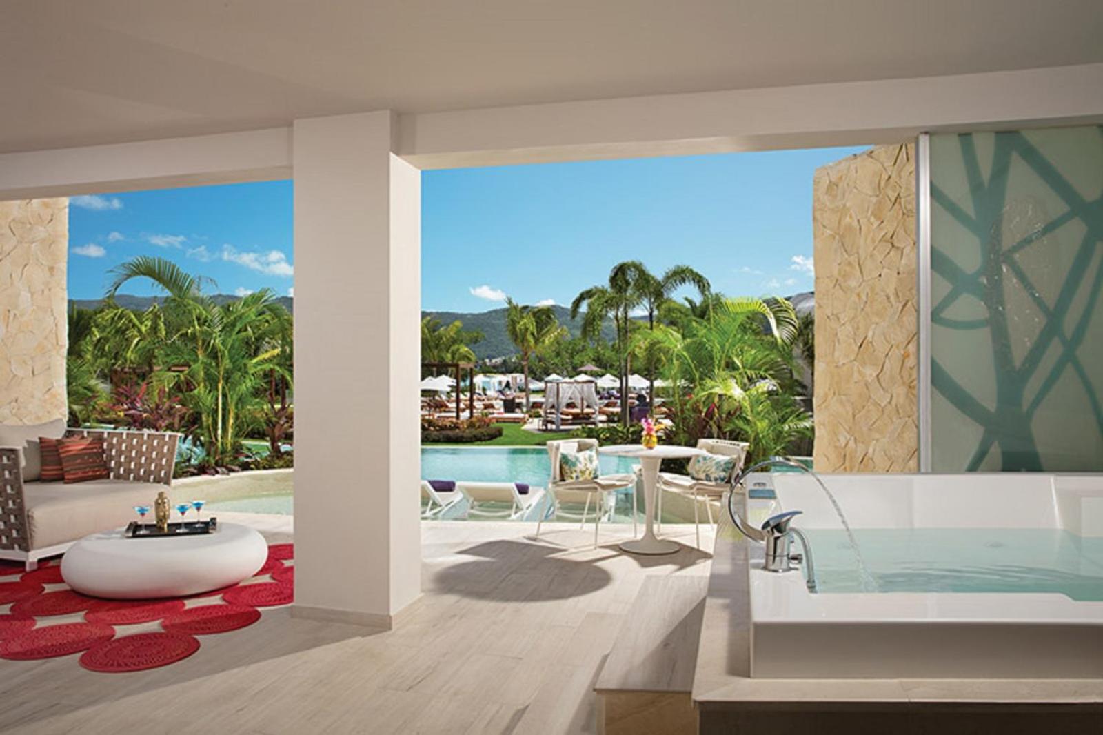 Xhale Club Master Suite Swim Up