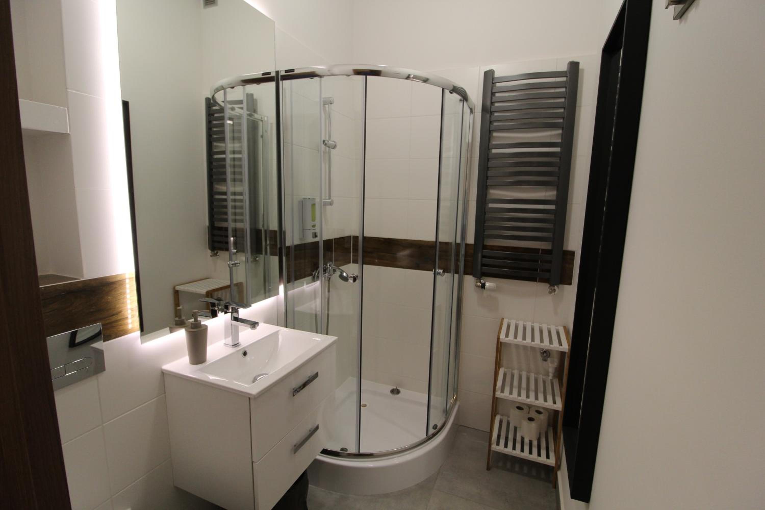 One-Bedroom Apartment - Photo 2