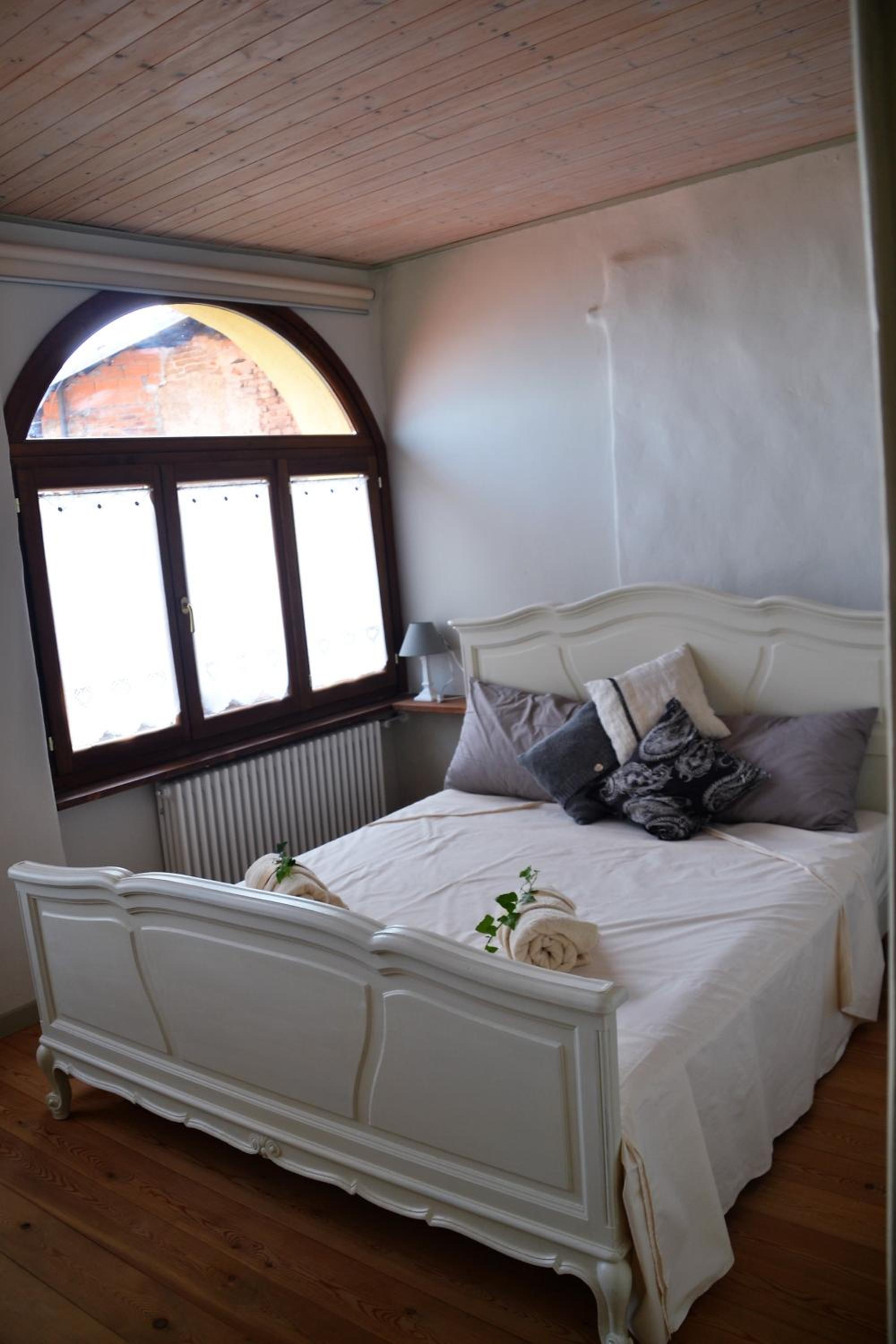 Deluxe Double Room with Extra Bed - Photo 9
