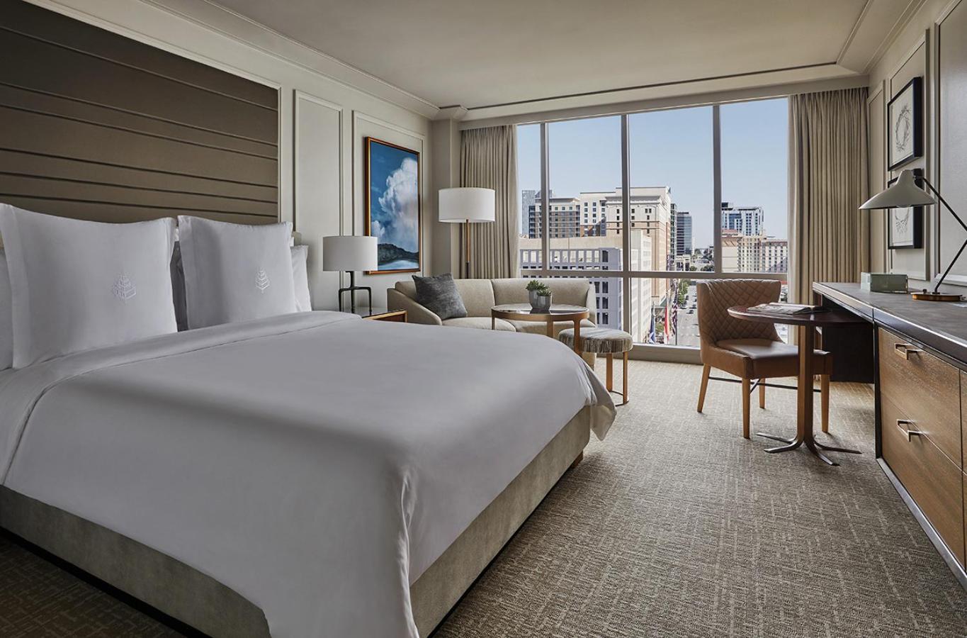 King Room with City View - Photo 2