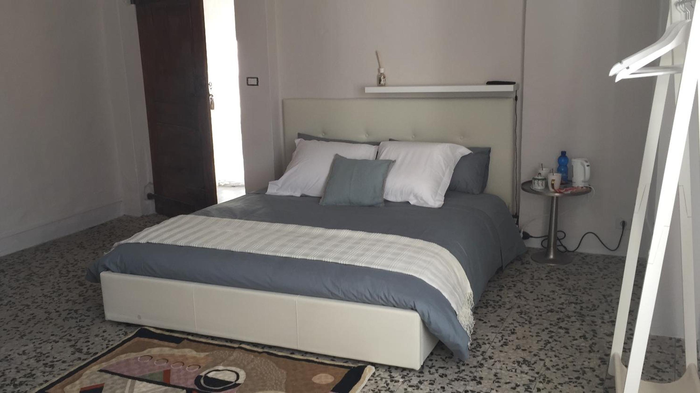 Deluxe Double Room with Shower photo 2