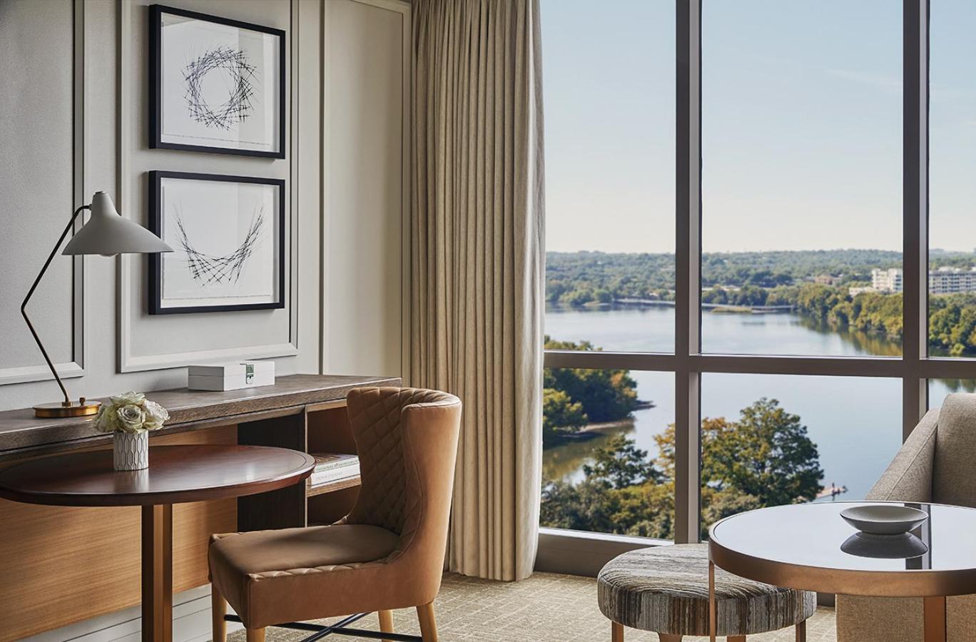 King Room with Lake View - Photo 2