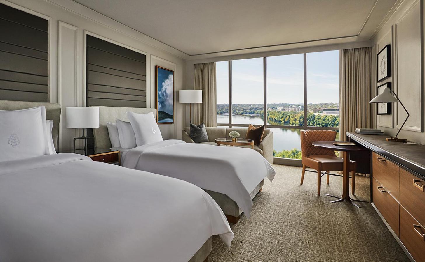 Double Room with Lake View - Photo 6