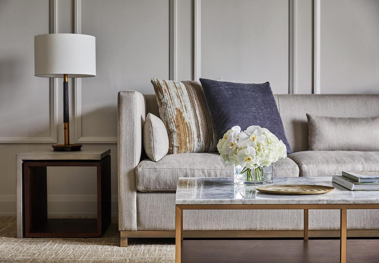 One-Bedroom King Suite with Lake View photo 3