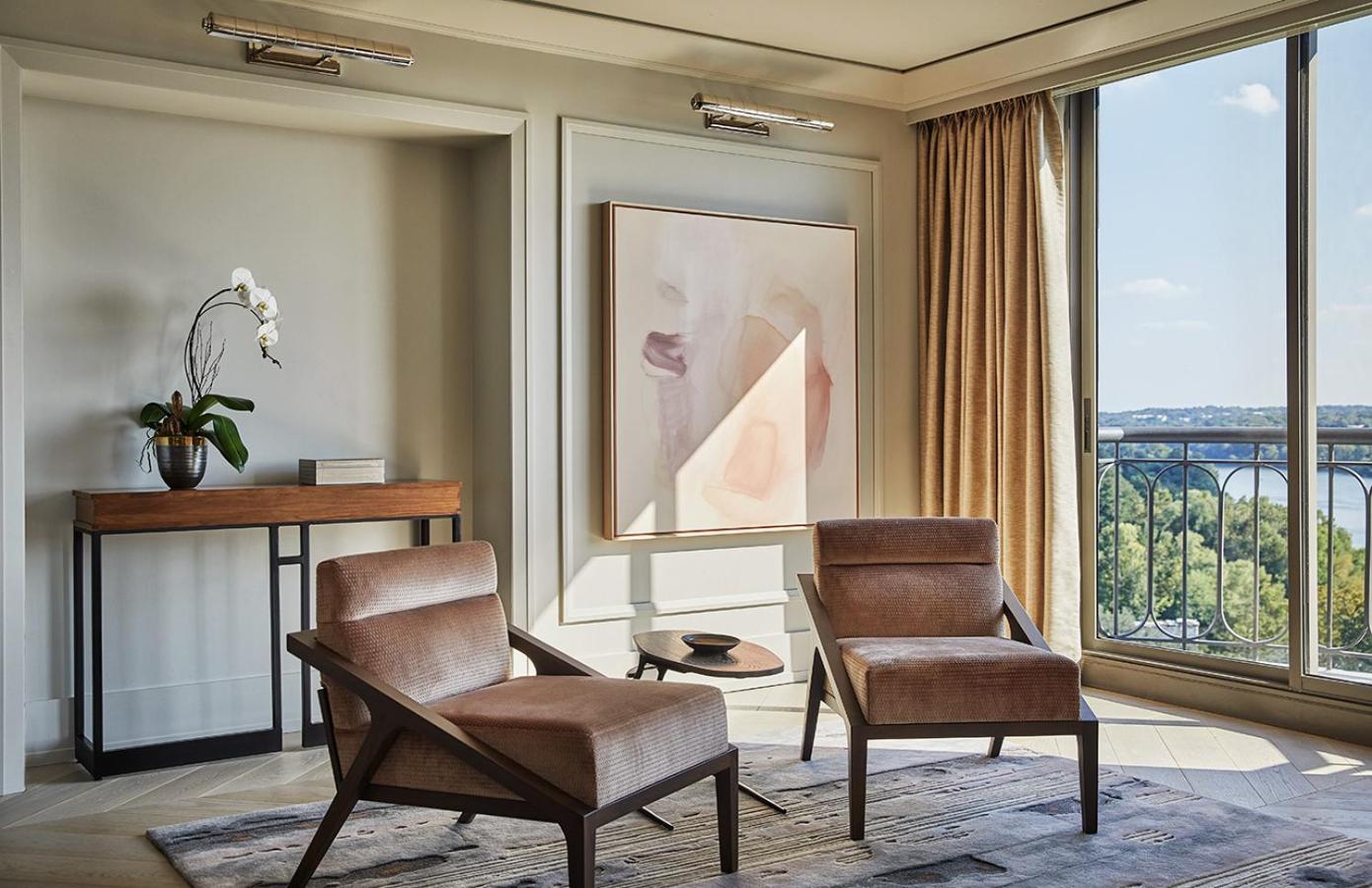 Governor Suite photo 3