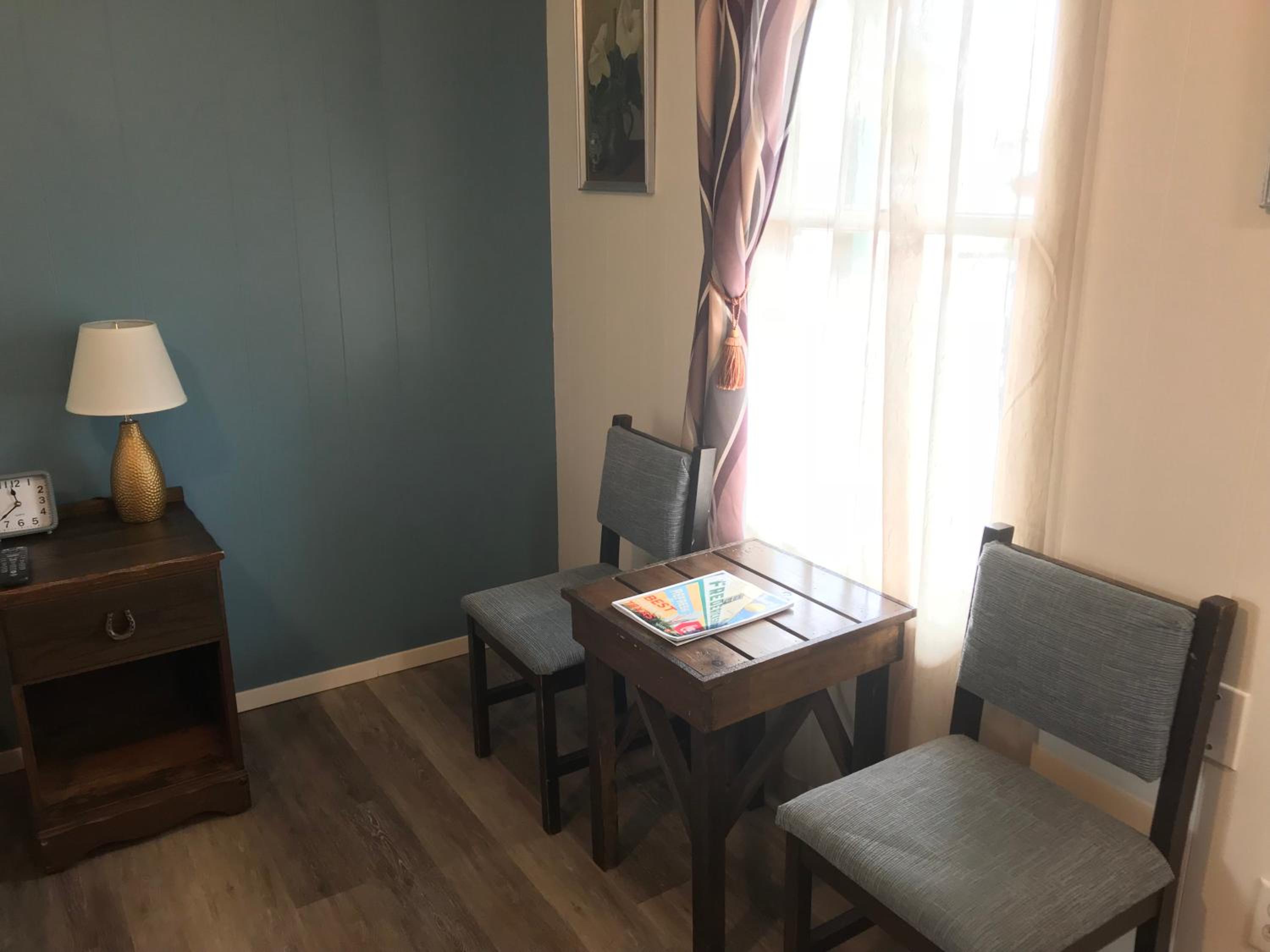 Queen Room with Kitchenette - Photo 5