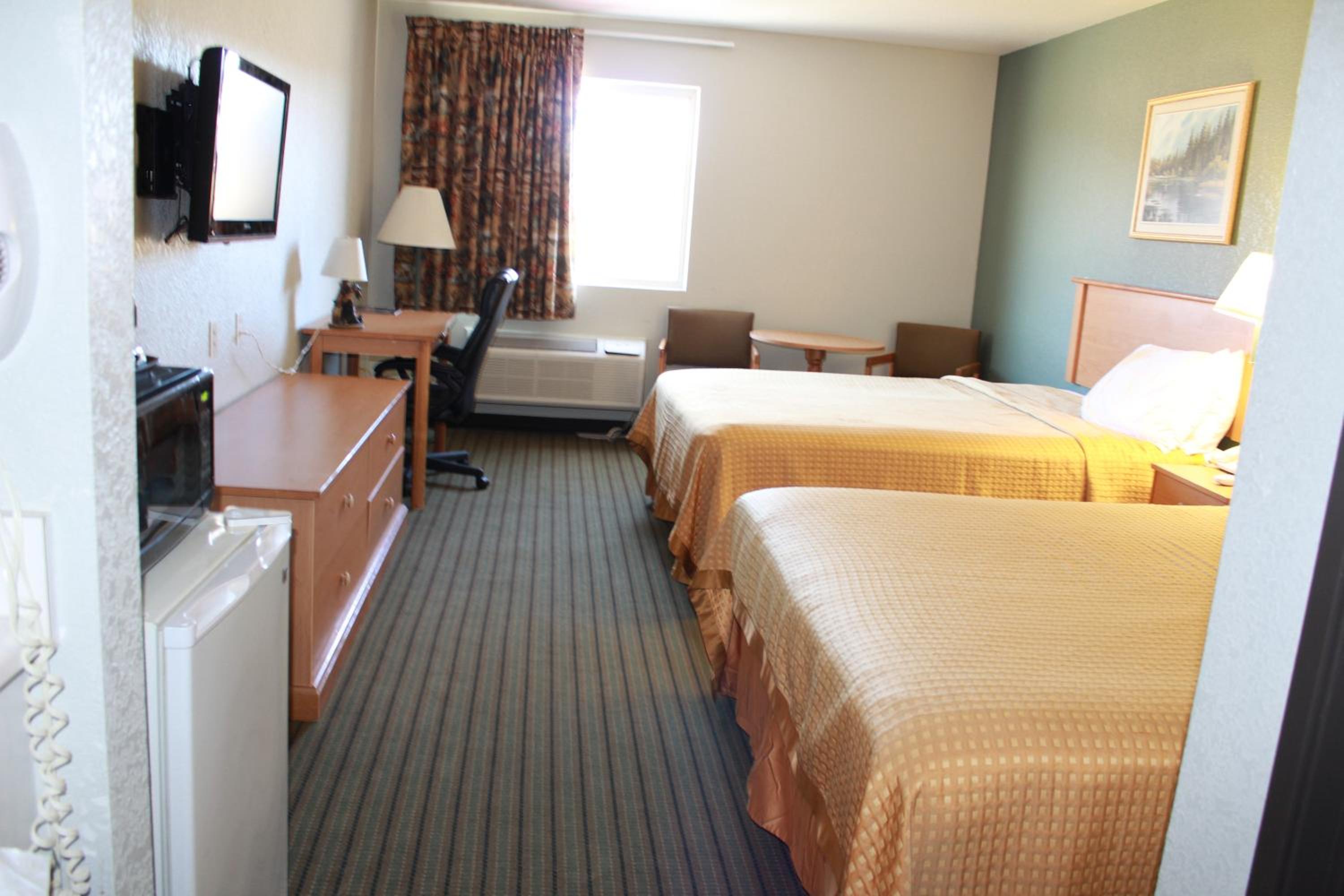 Queen Room with Two Queen Beds - Non-Smoking photo 1