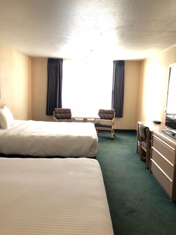 Standard Queen Room