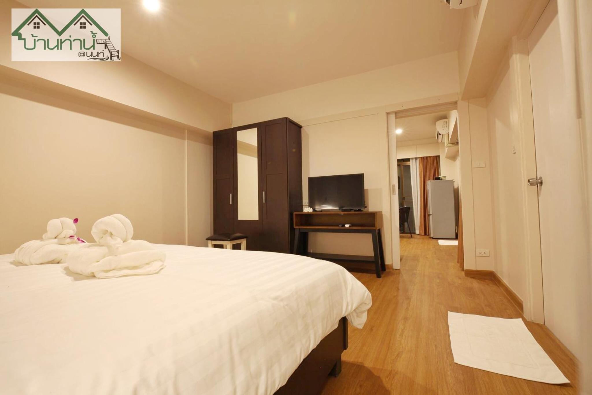 King Suite with Balcony photo 3
