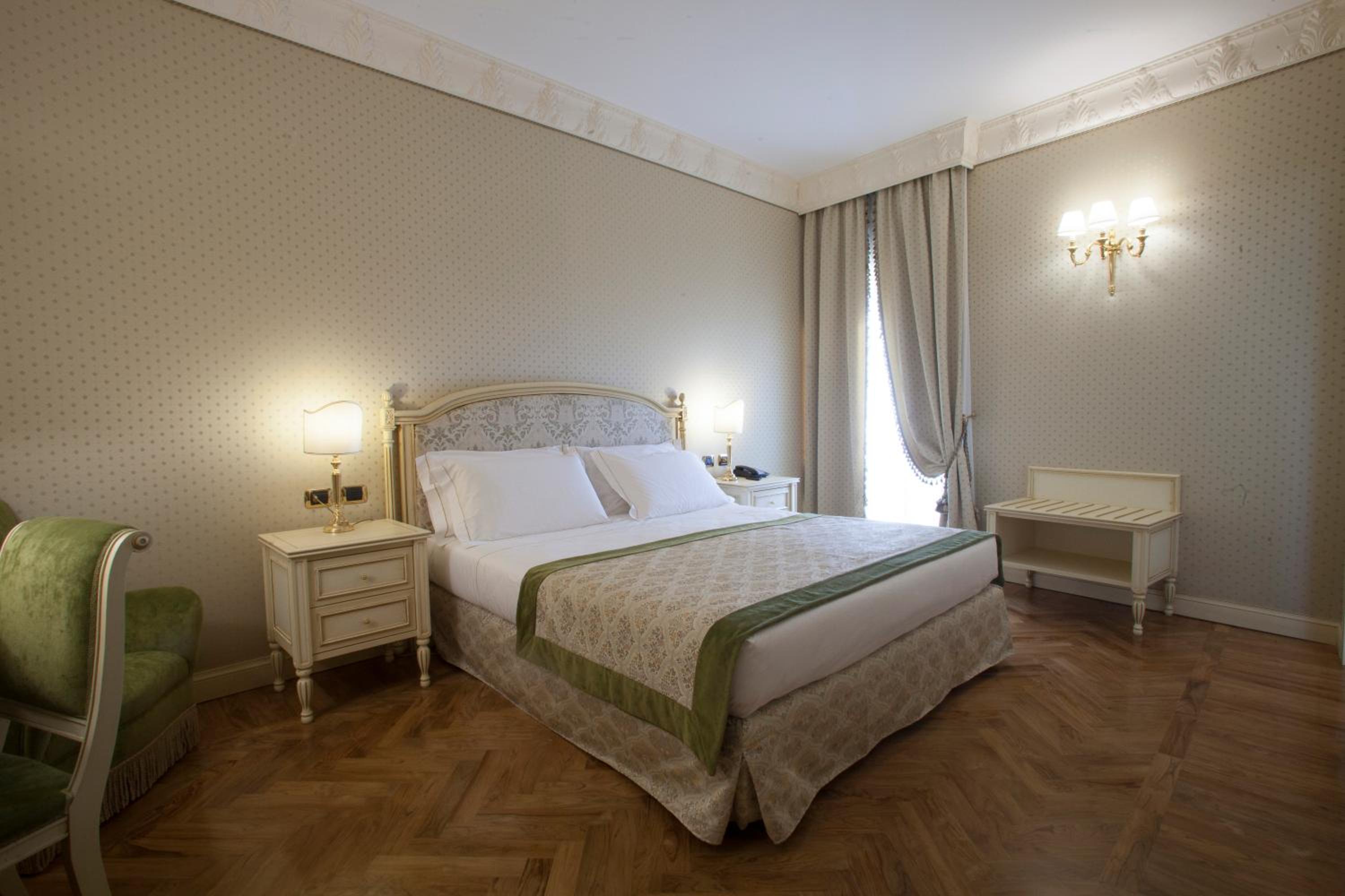 Deluxe King Room photo 3
