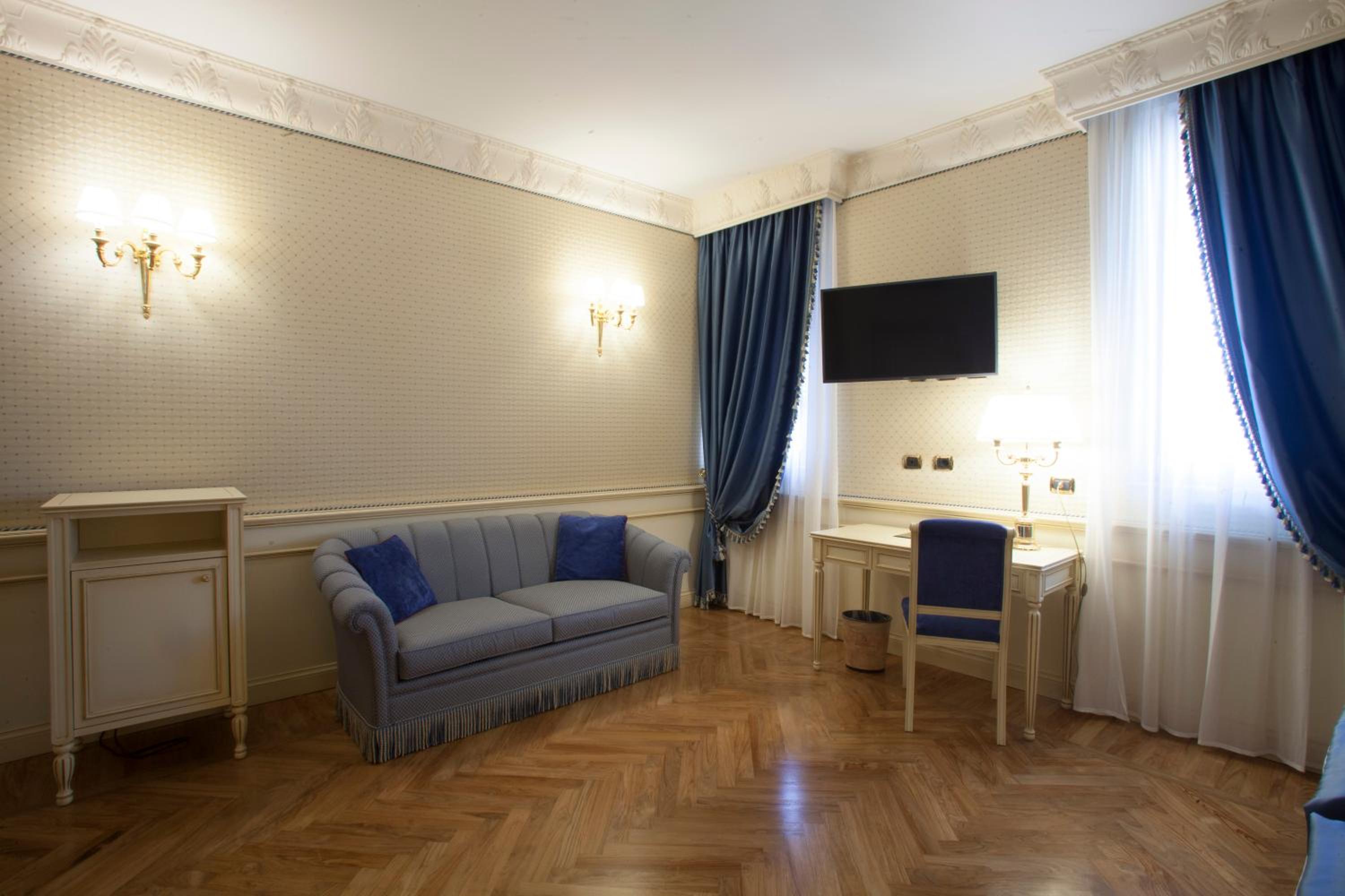 Deluxe Double or Twin Room photo 2