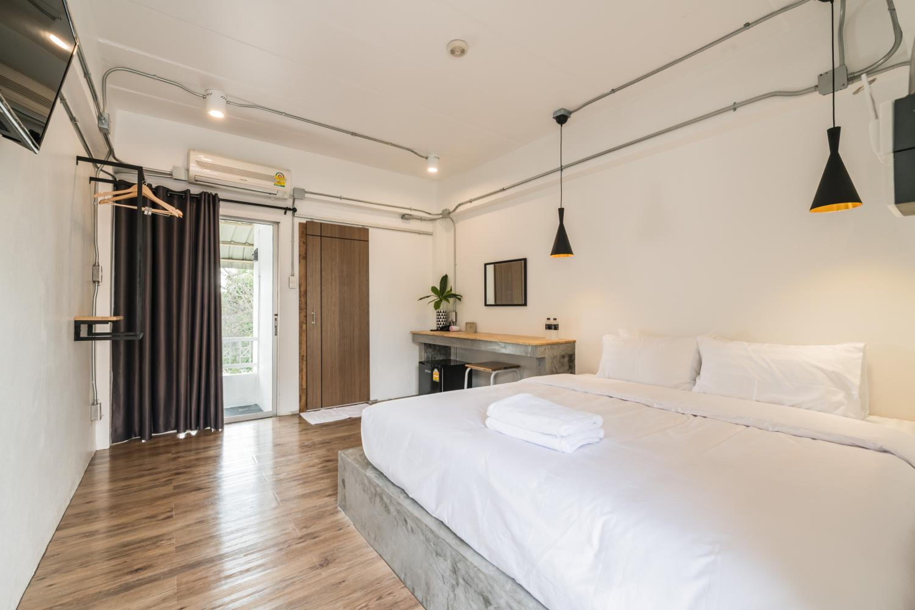 Standard Queen Room