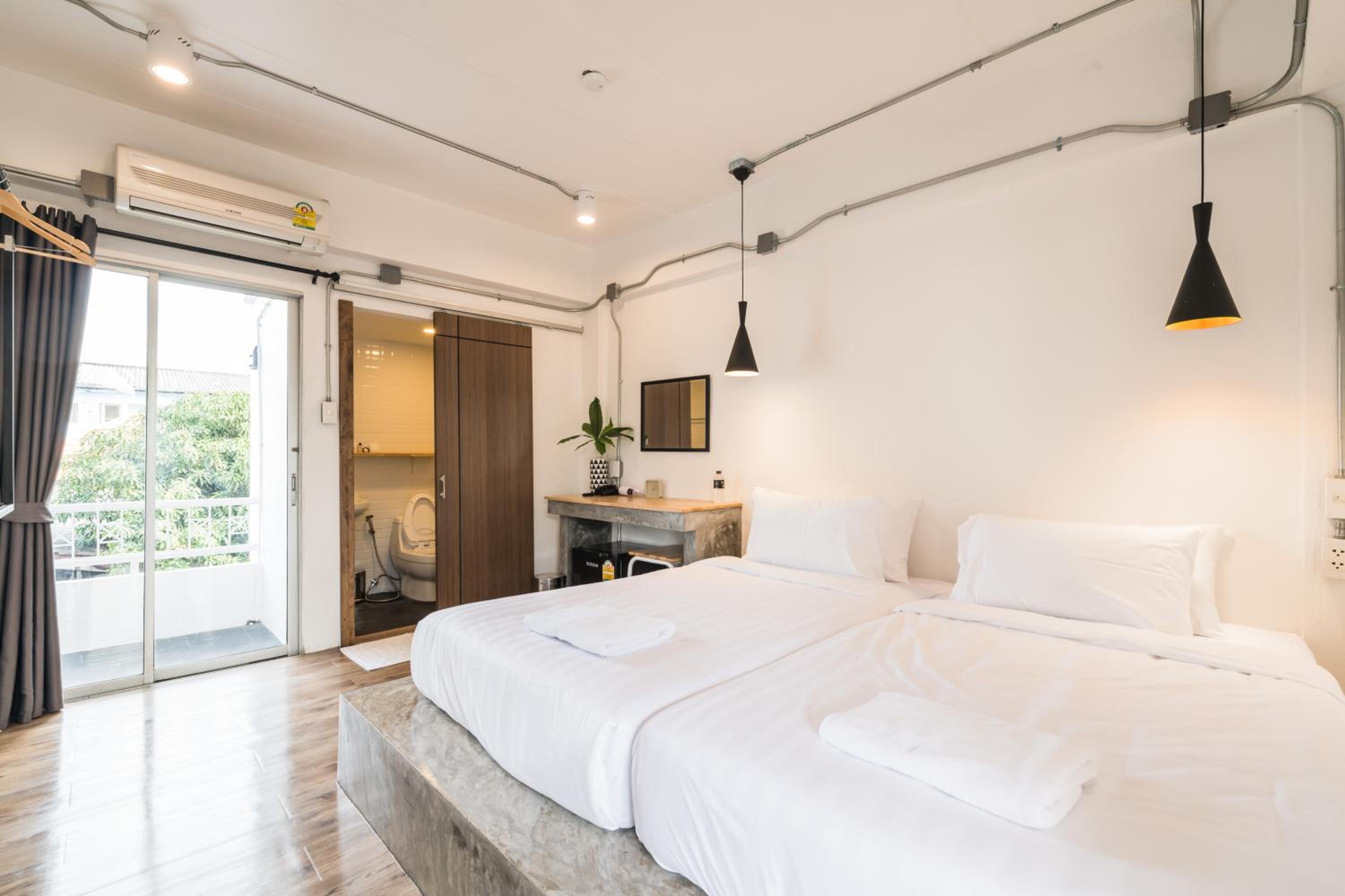 Standard Twin Room