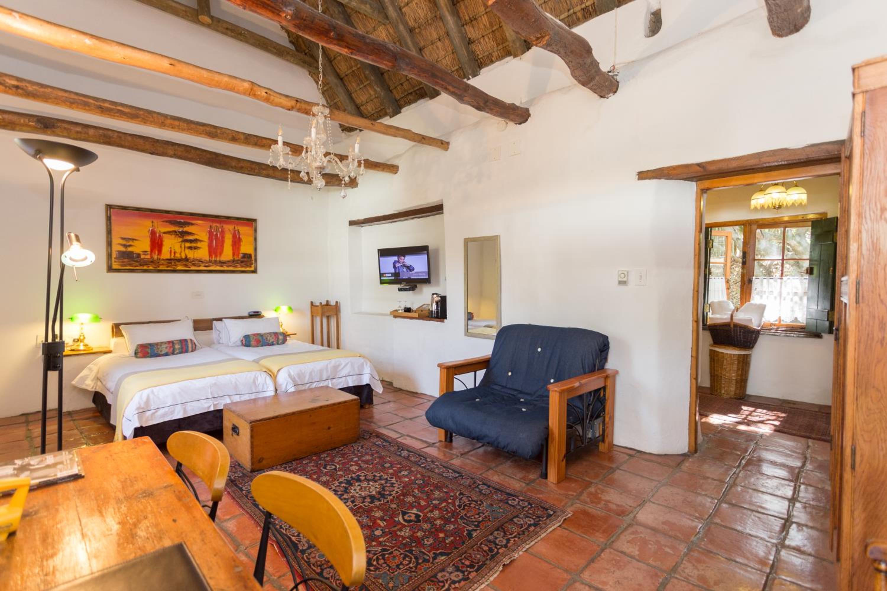 Twin Room with Extra Bed - Photo 2