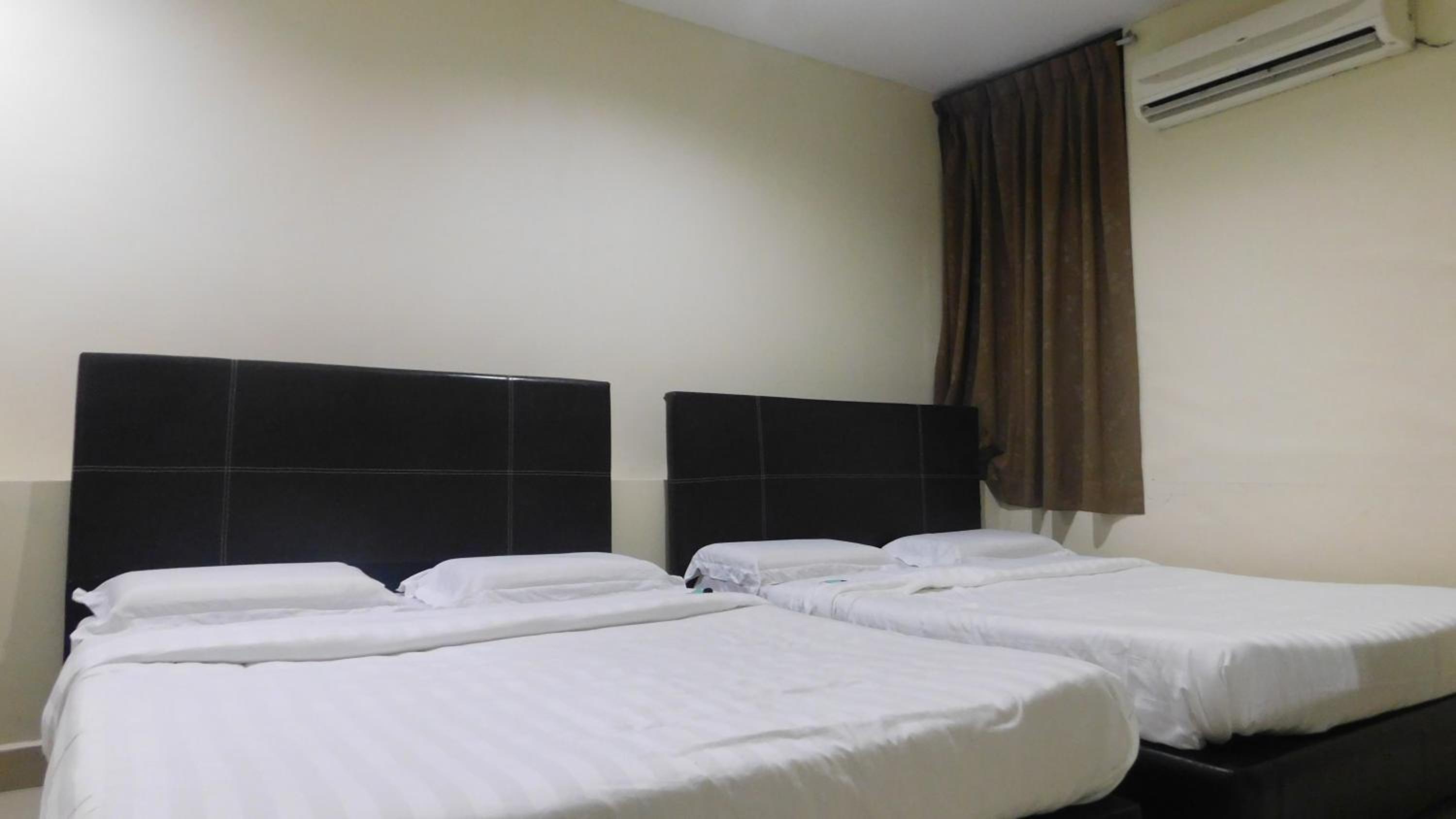 Queen Room with Two Queen Beds - Photo 6