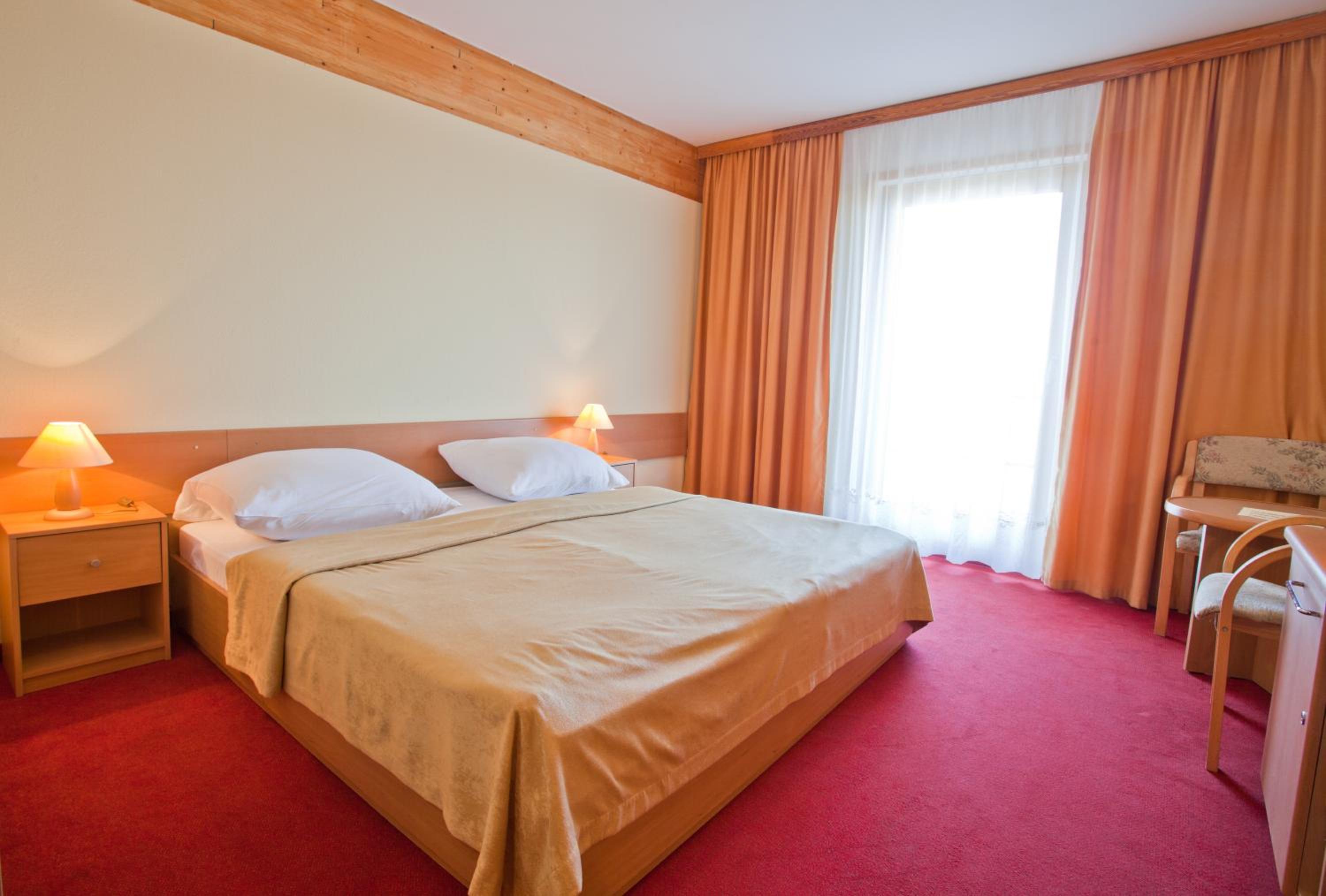Double or Twin Room - Photo 5