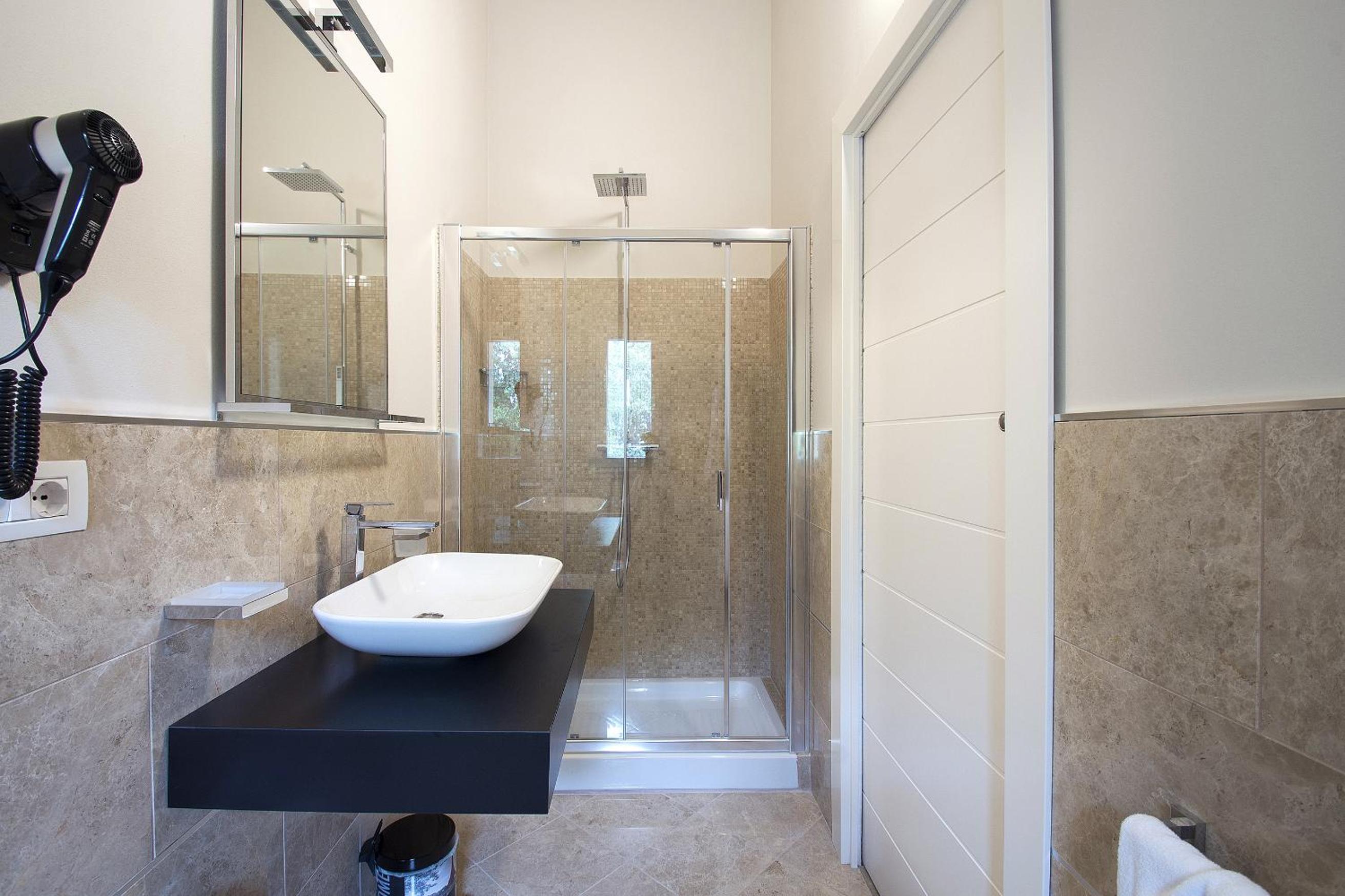 Suite with Private Pool - Photo 8