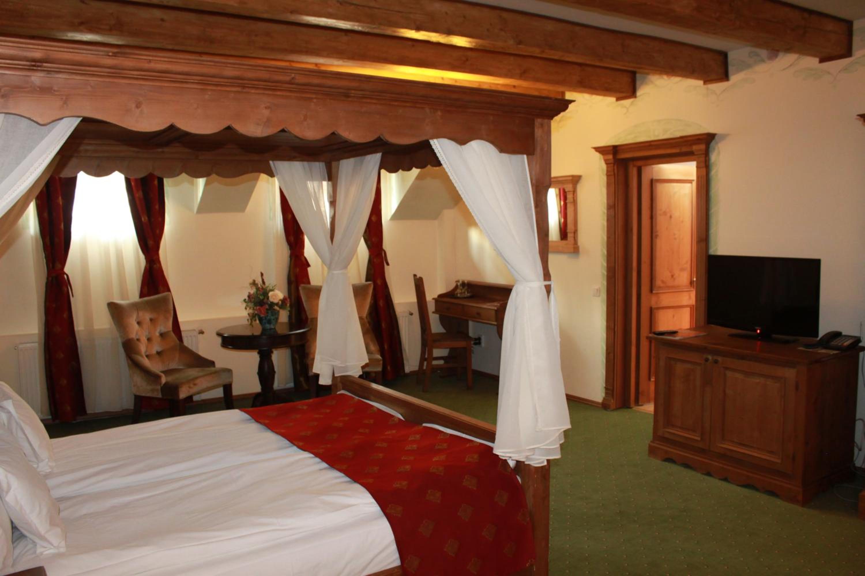 Deluxe Double Room with Canopy Bed - Photo 1