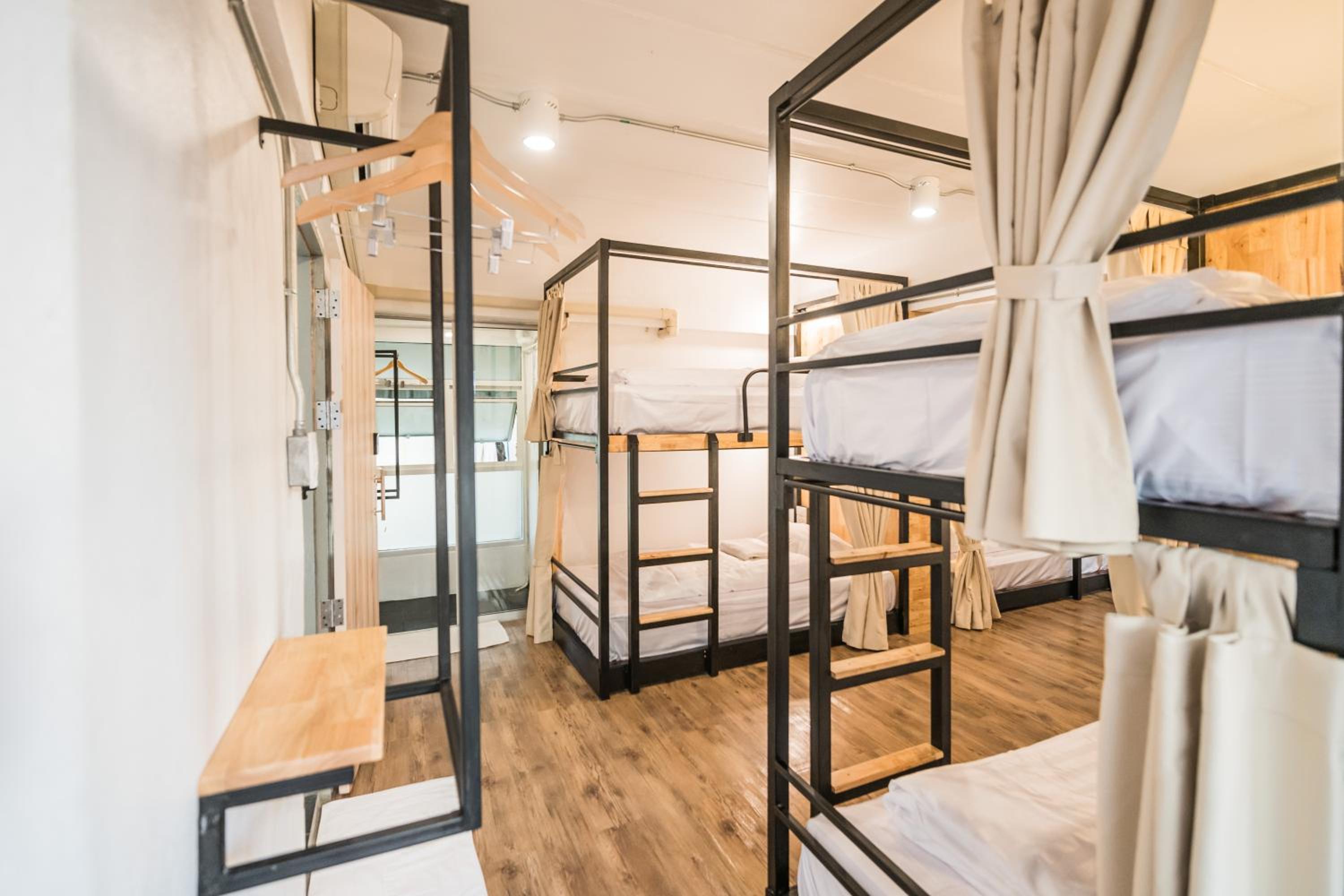 Bunk Bed in Mixed Dormitory Room