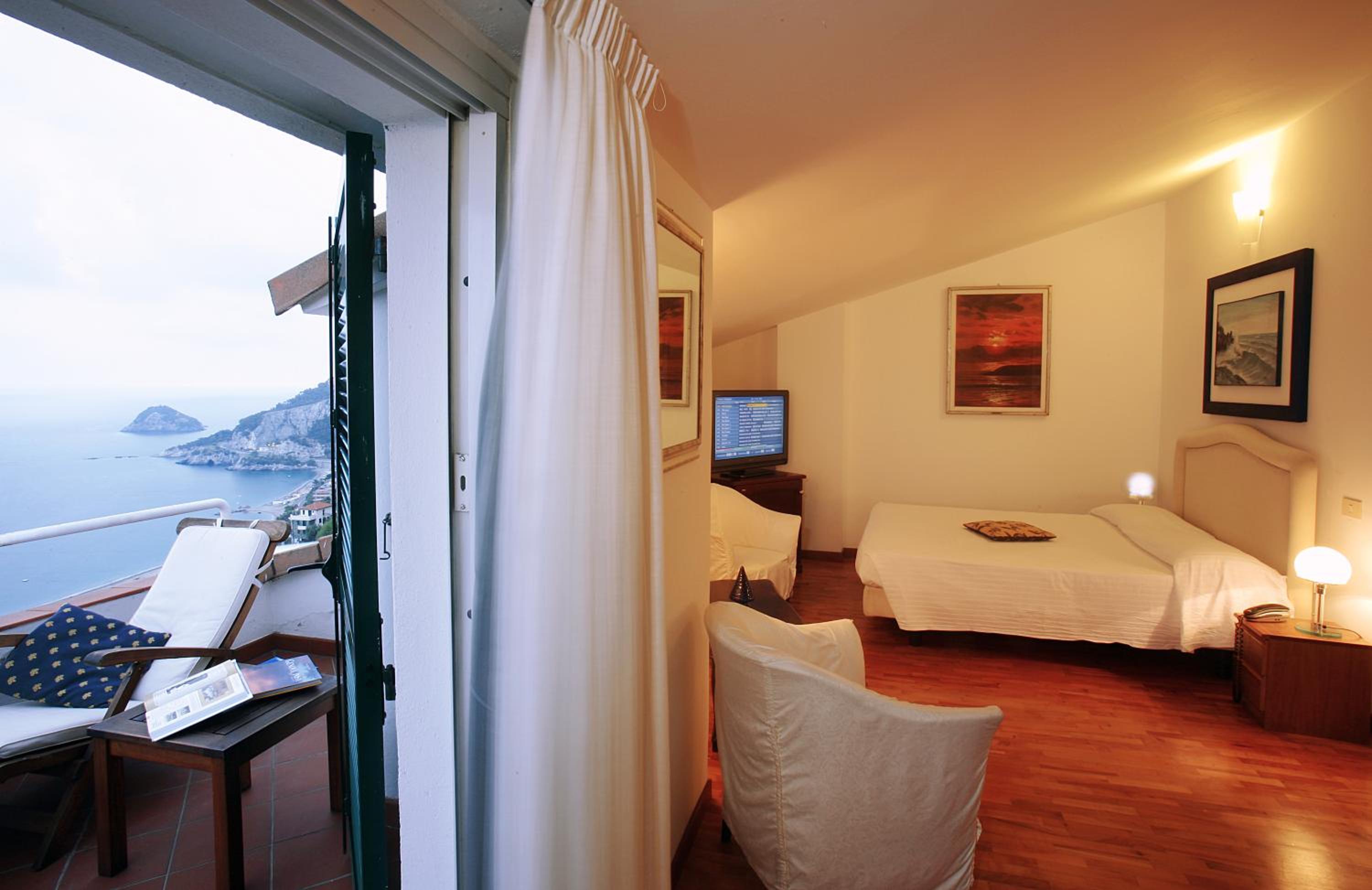 Junior Suite with Sea View - Photo 5
