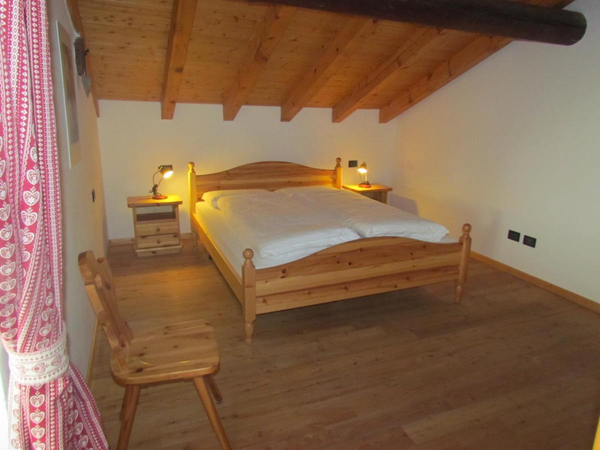 Apartment with Mountain View