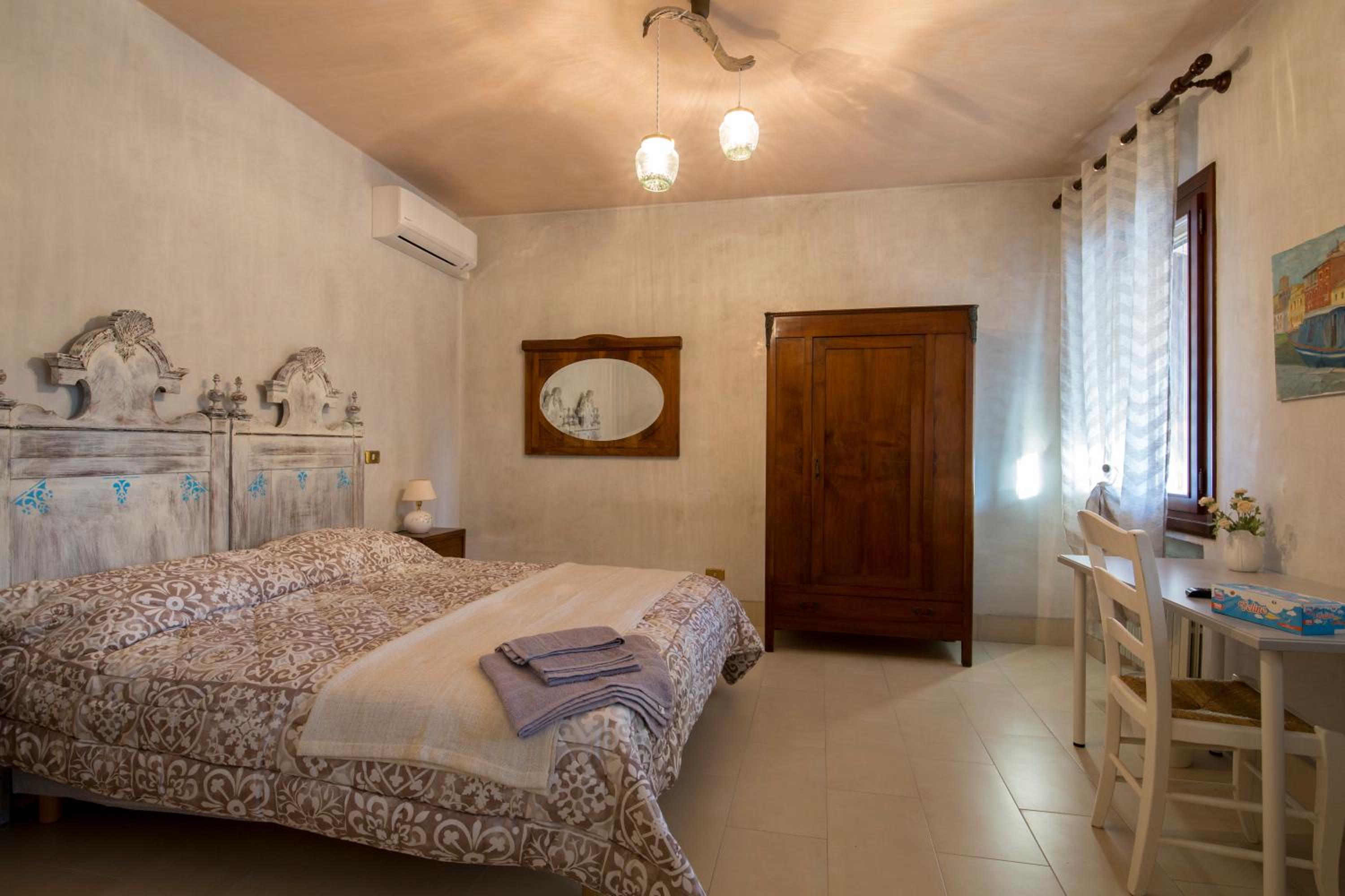 Deluxe Room (2 Adults + 1 Child) - Photo 4